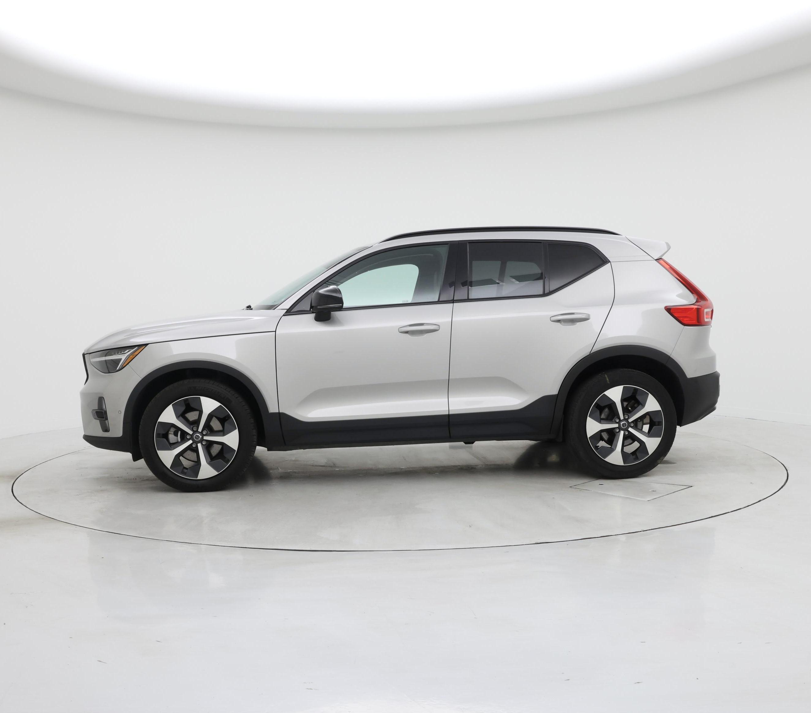 Thumbnail: 2023 Volvo XC40 - 3