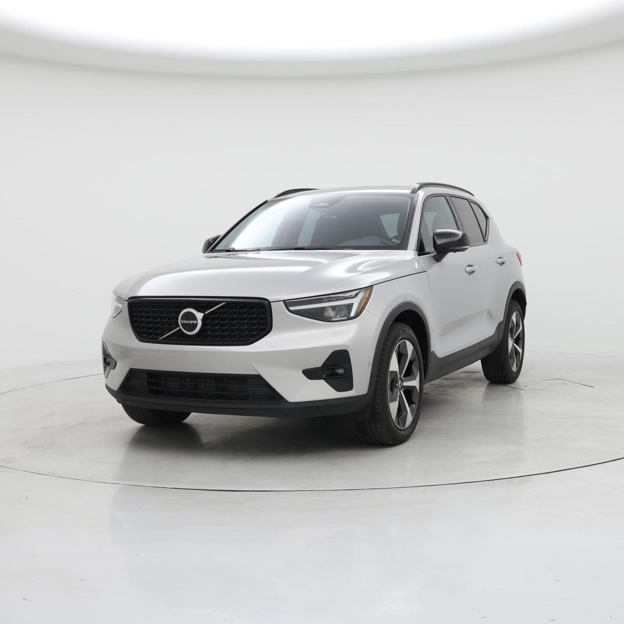 Thumbnail: 2023 Volvo XC40 - 4
