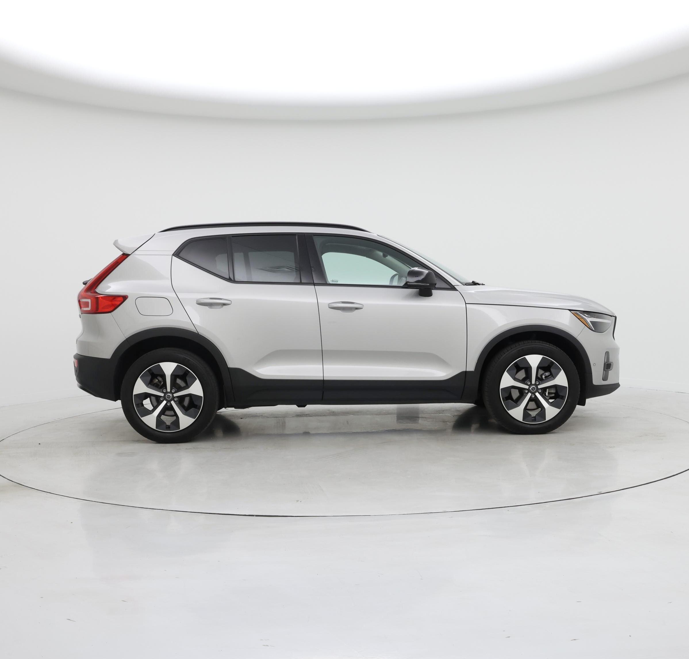 Thumbnail: 2023 Volvo XC40 - 7