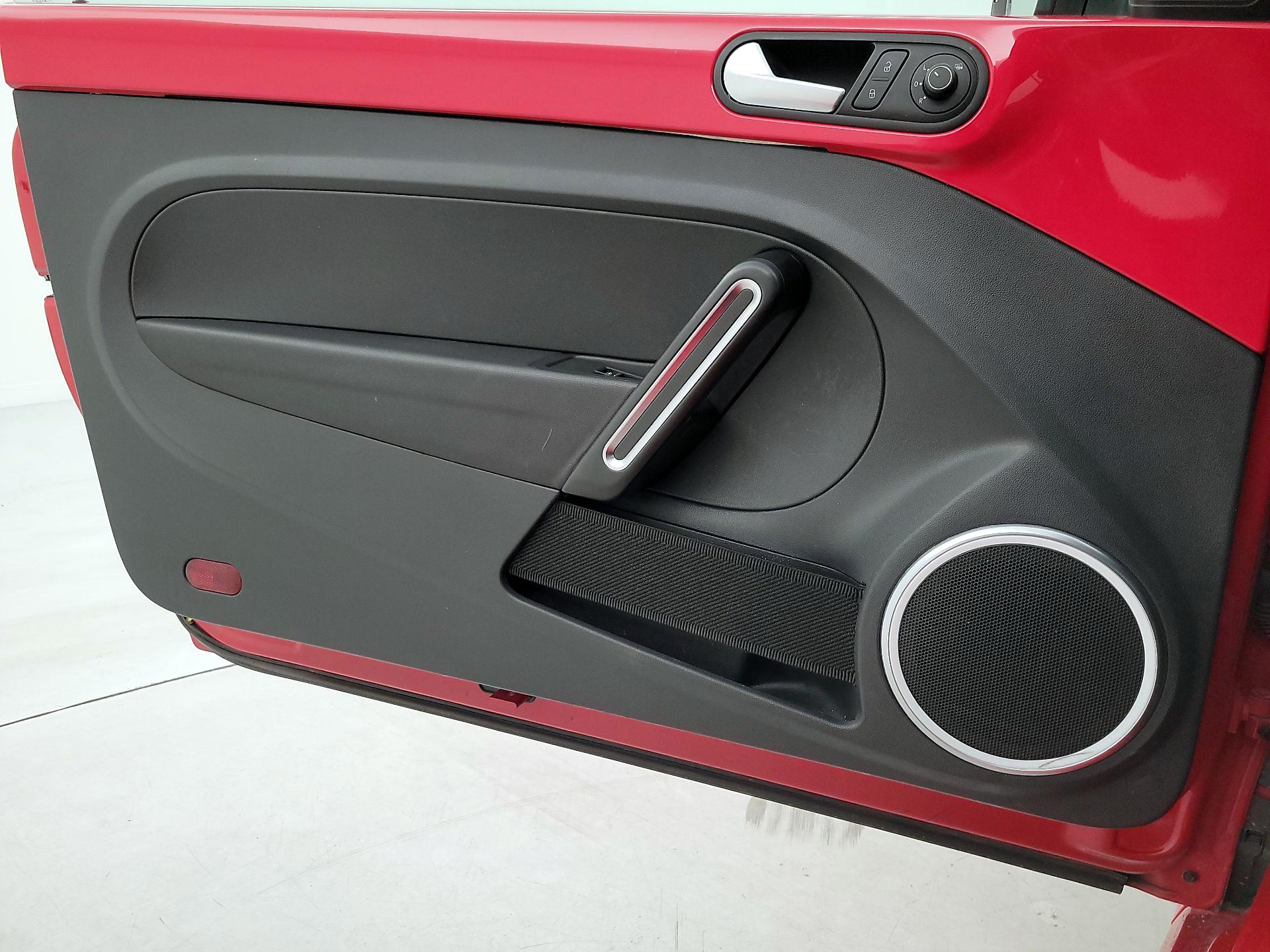 Thumbnail: 2019 Volkswagen Beetle - 12