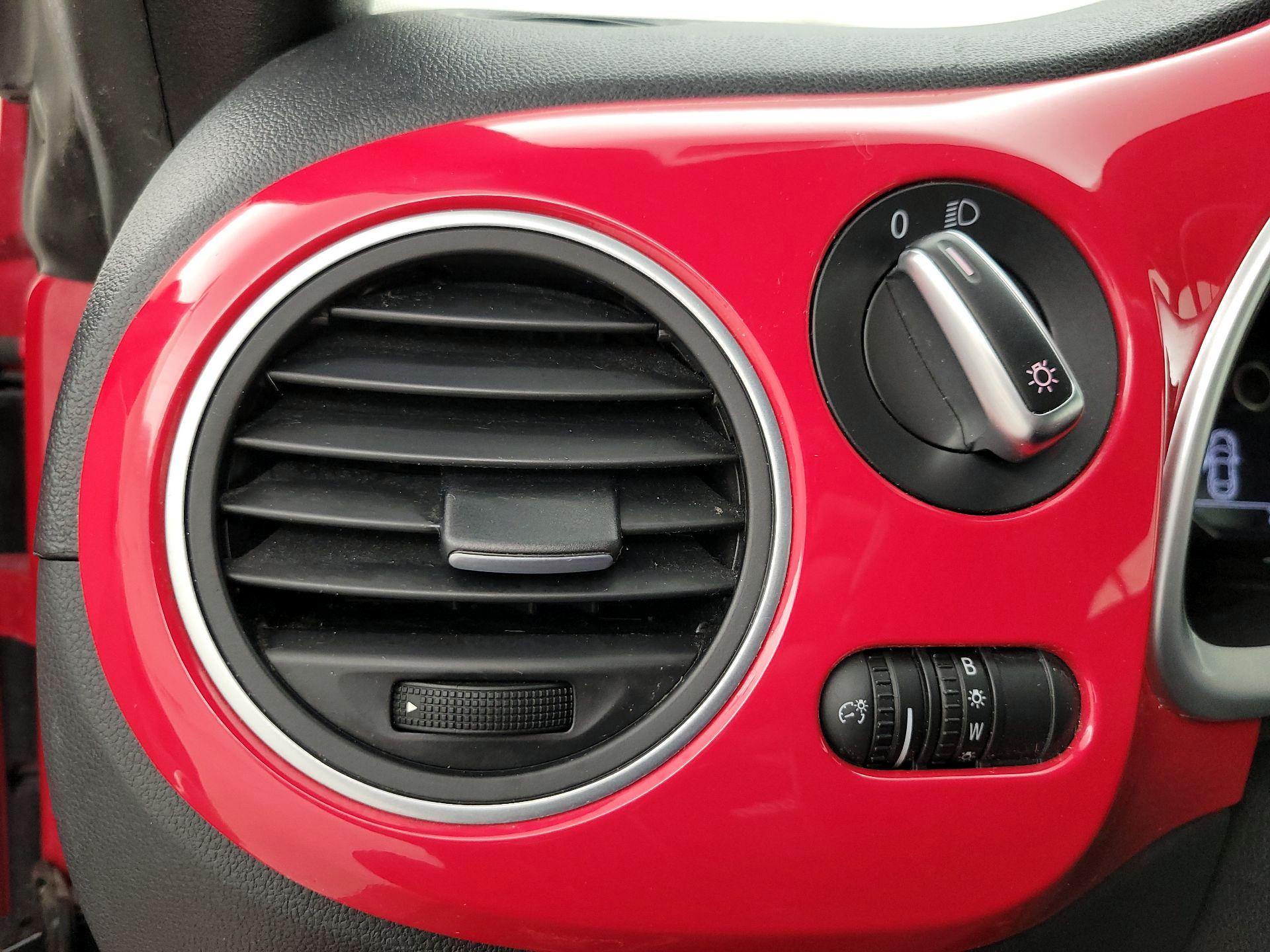 Thumbnail: 2019 Volkswagen Beetle - 13