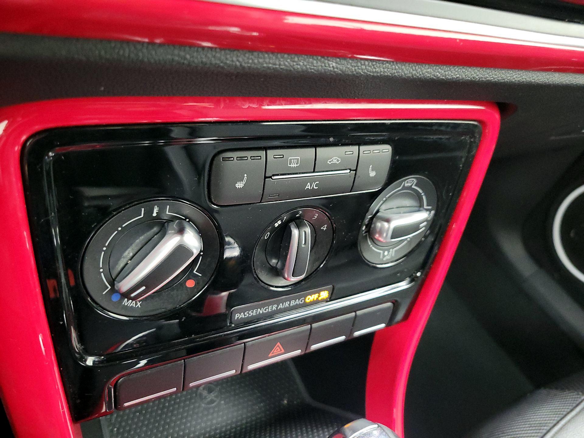 Thumbnail: 2019 Volkswagen Beetle - 16