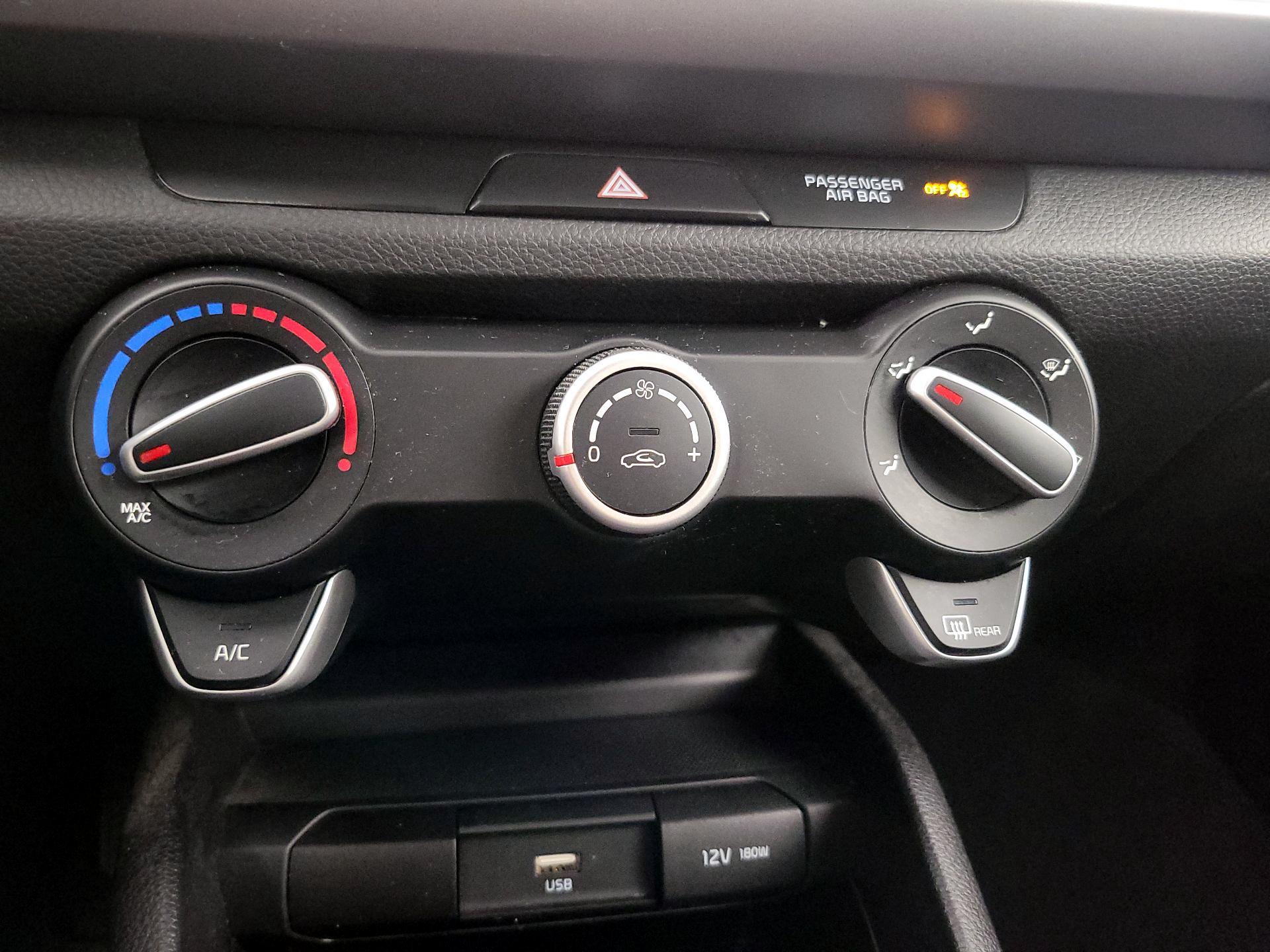 Thumbnail: 2021 Kia Rio - 16