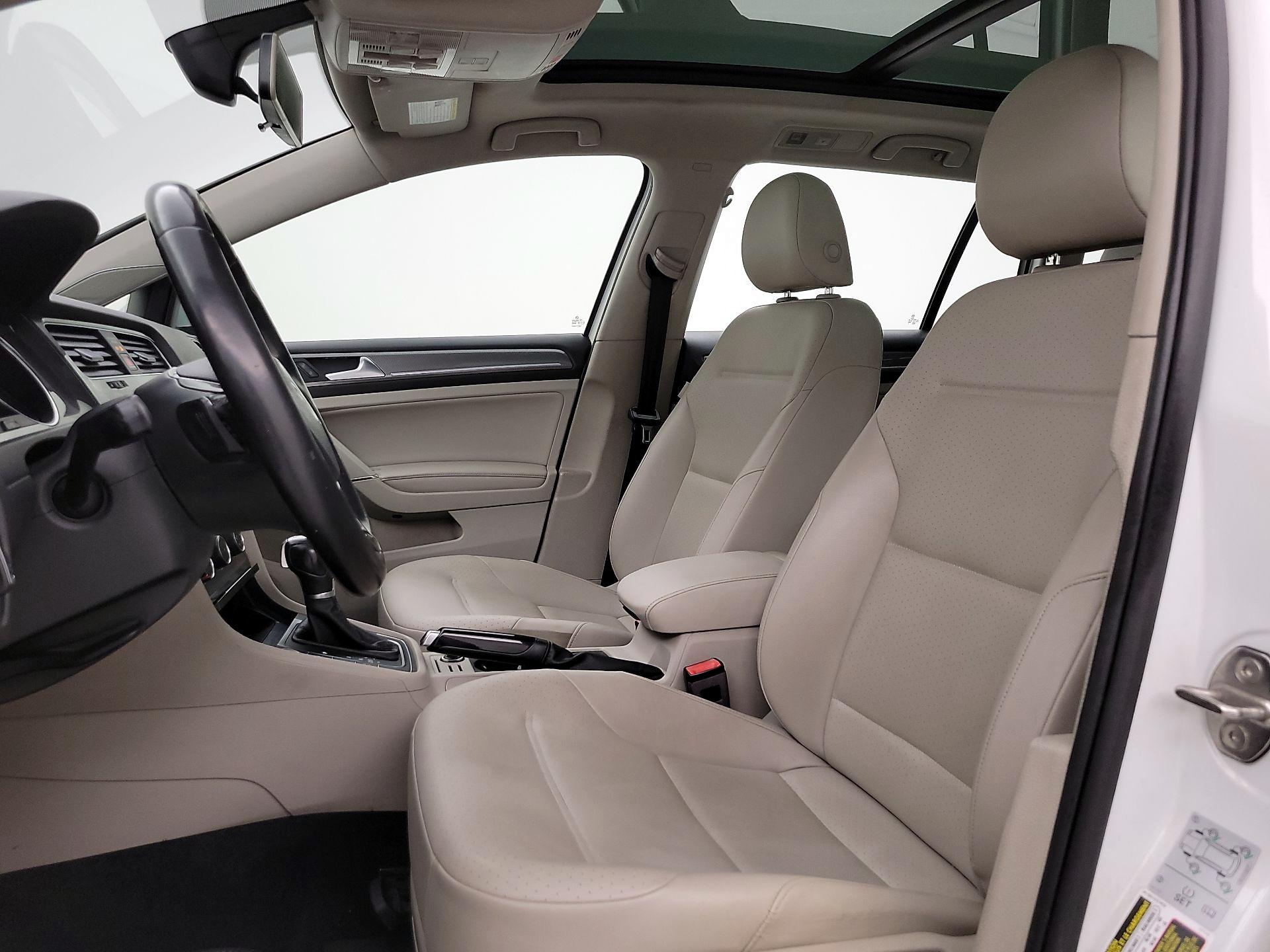 Thumbnail: 2017 Volkswagen Golf - 11