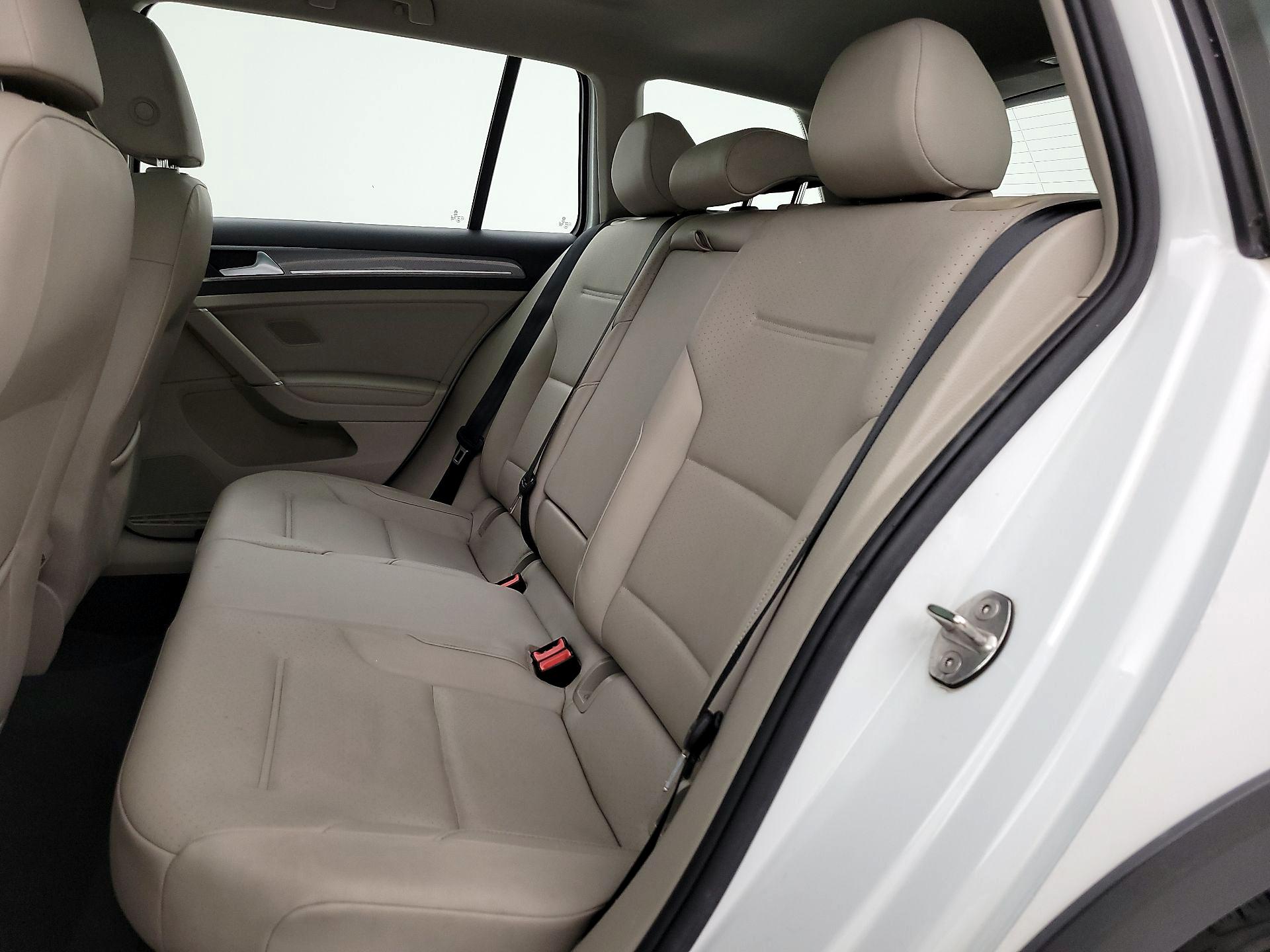 Thumbnail: 2017 Volkswagen Golf - 20