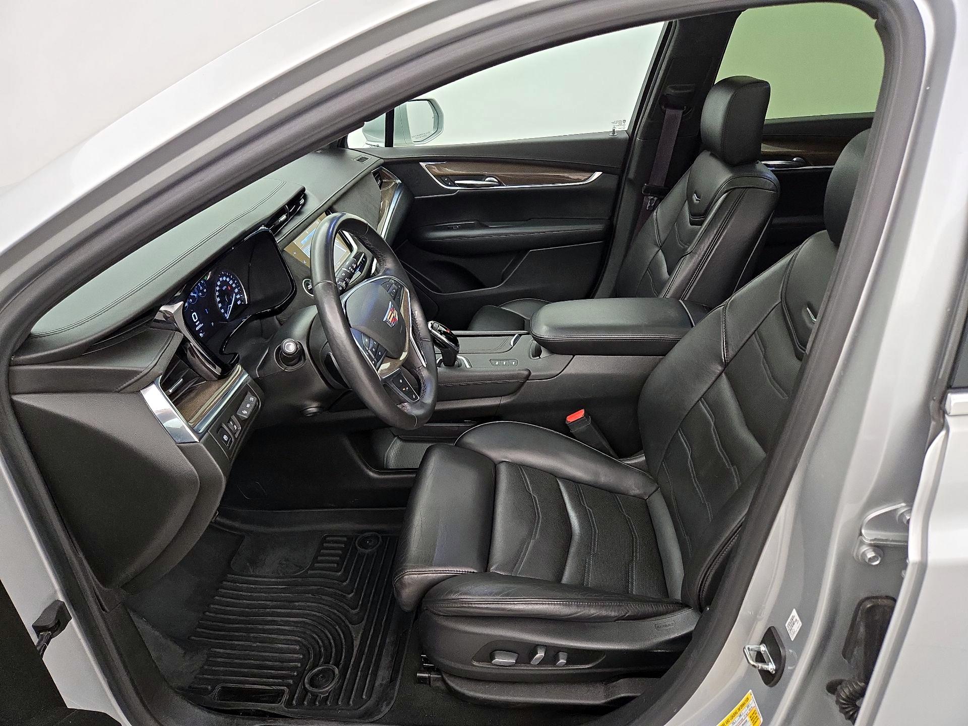 Thumbnail: 2017 Cadillac XT5 - 11