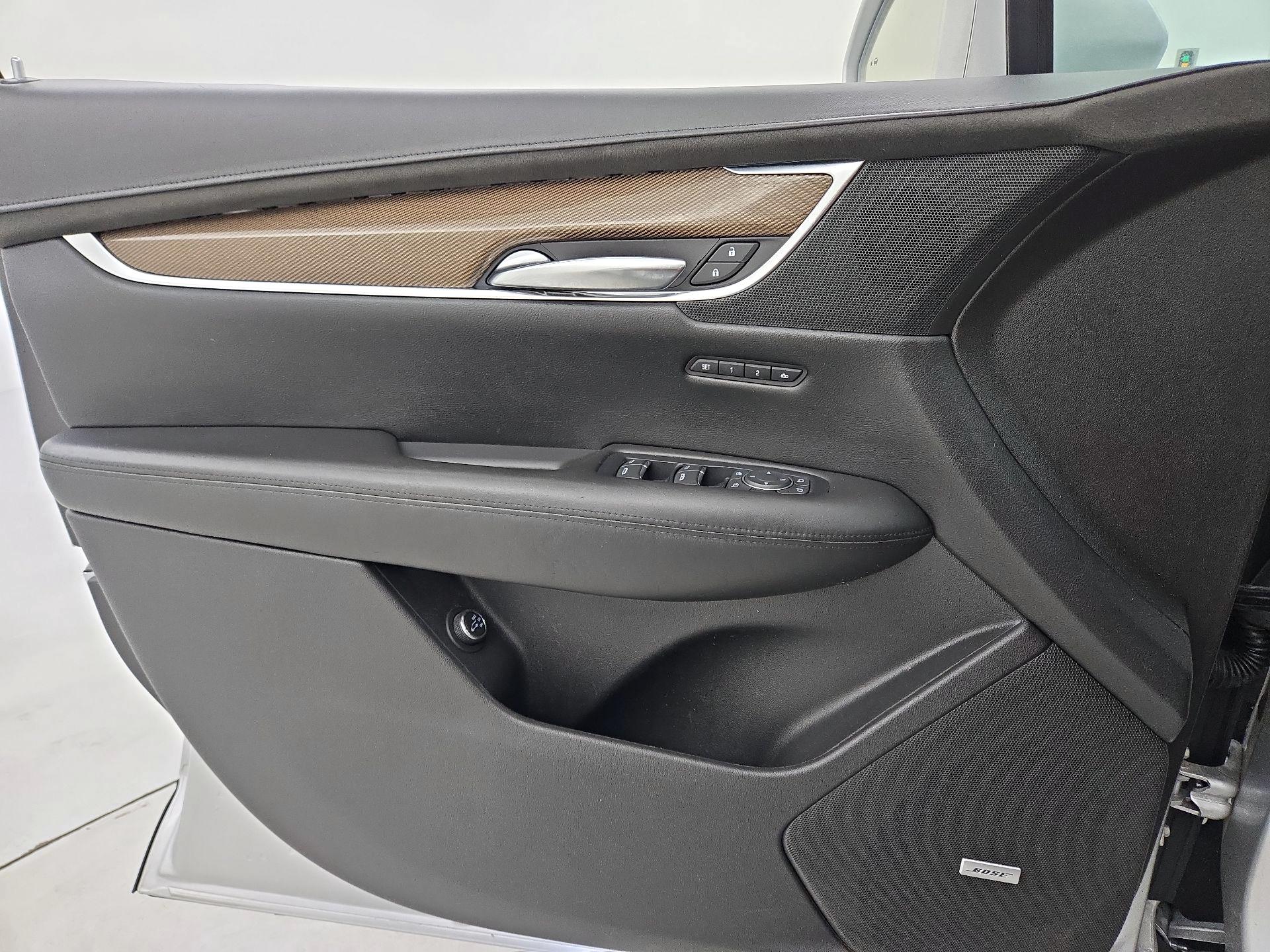 Thumbnail: 2017 Cadillac XT5 - 12