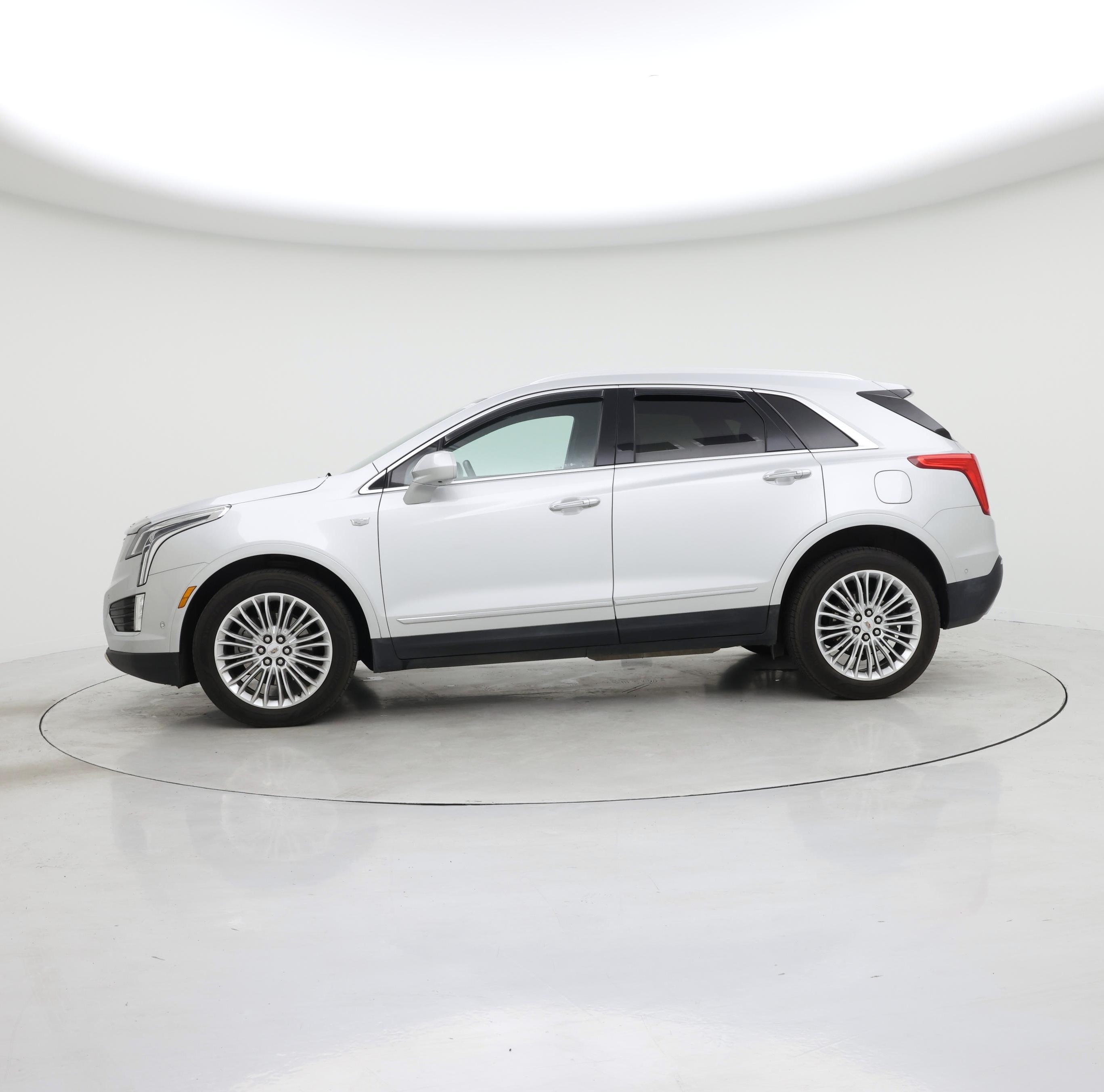 Thumbnail: 2017 Cadillac XT5 - 3