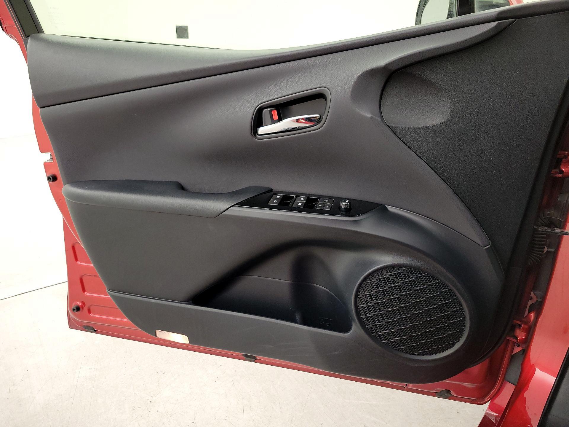 Thumbnail: 2016 Toyota Prius - 12