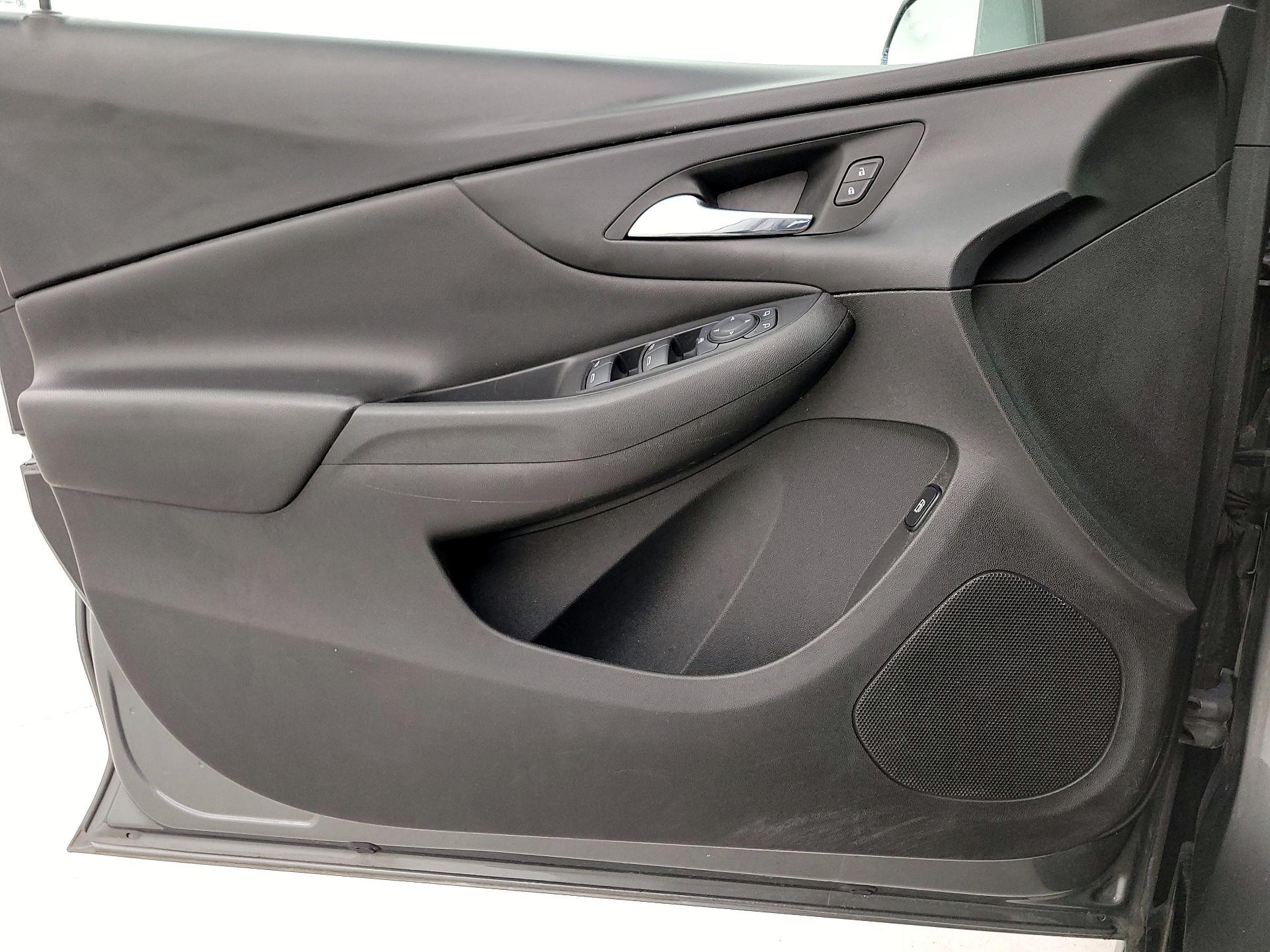 Thumbnail: 2017 Chevrolet Volt - 12