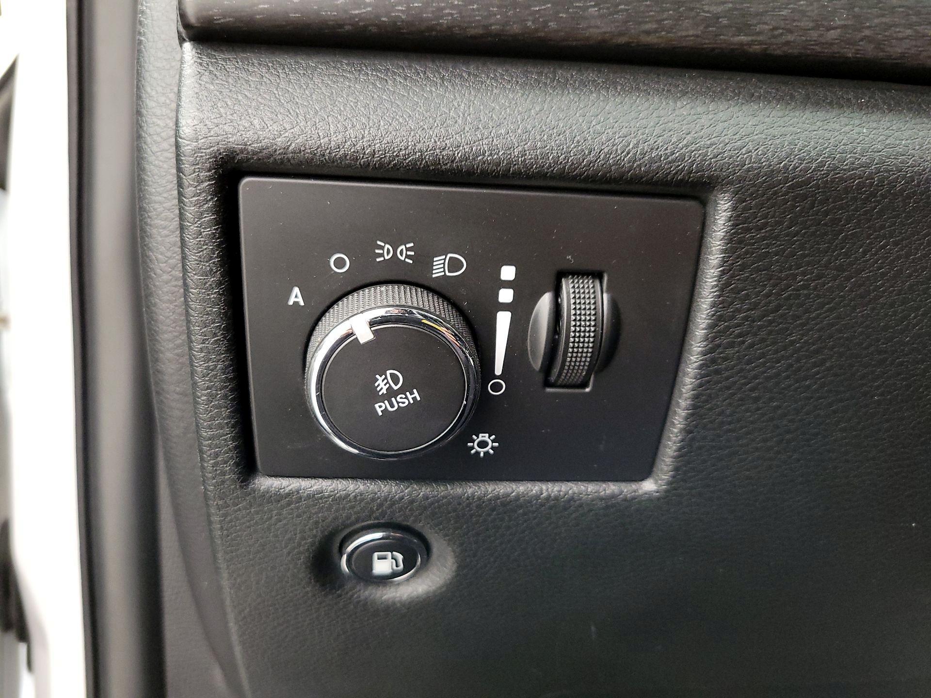 Thumbnail: 2015 Jeep Grand Cherokee - 13