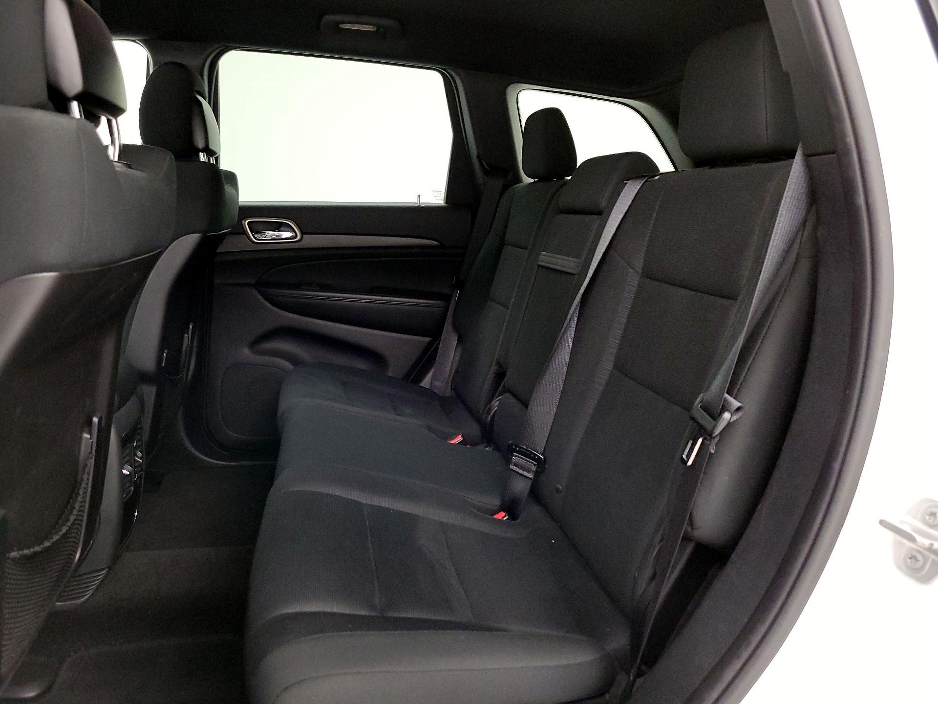 Thumbnail: 2015 Jeep Grand Cherokee - 18