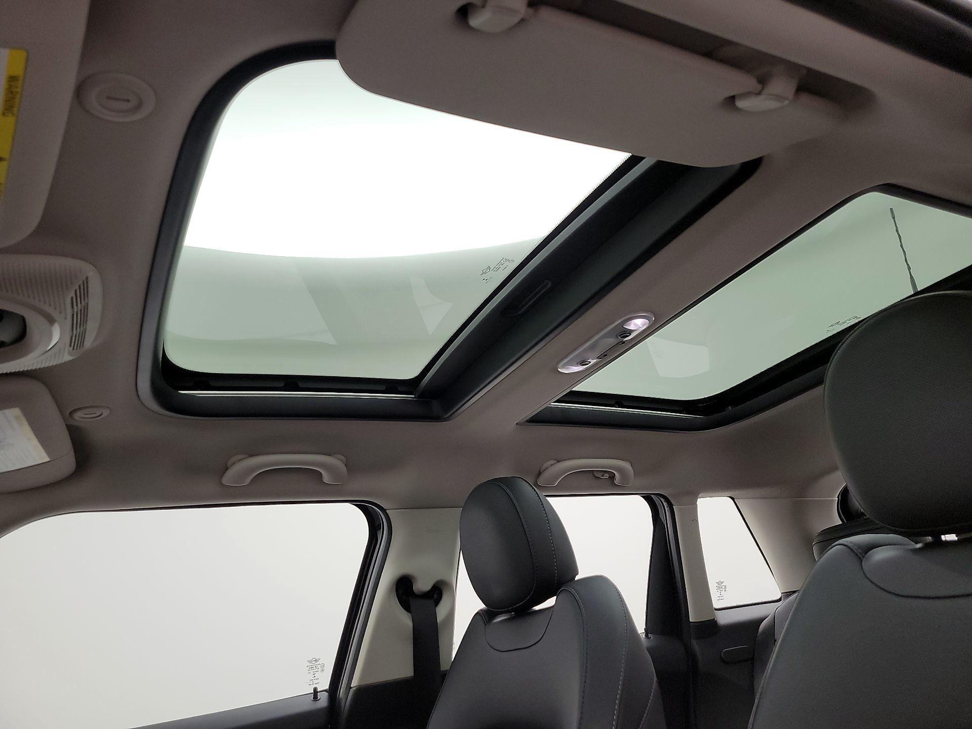 Thumbnail: 2017 MINI Cooper Hardtop - 18