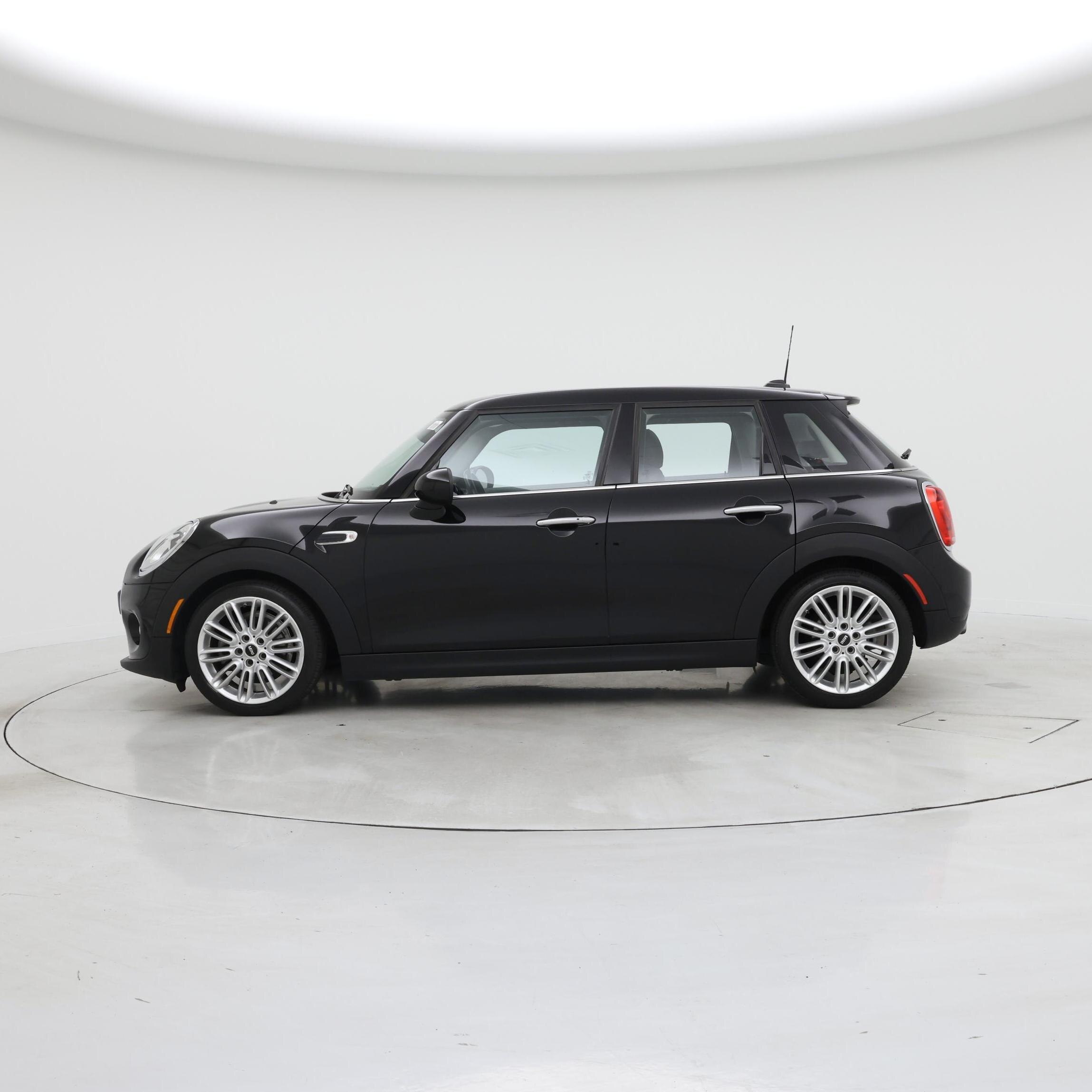 Thumbnail: 2017 MINI Cooper Hardtop - 3