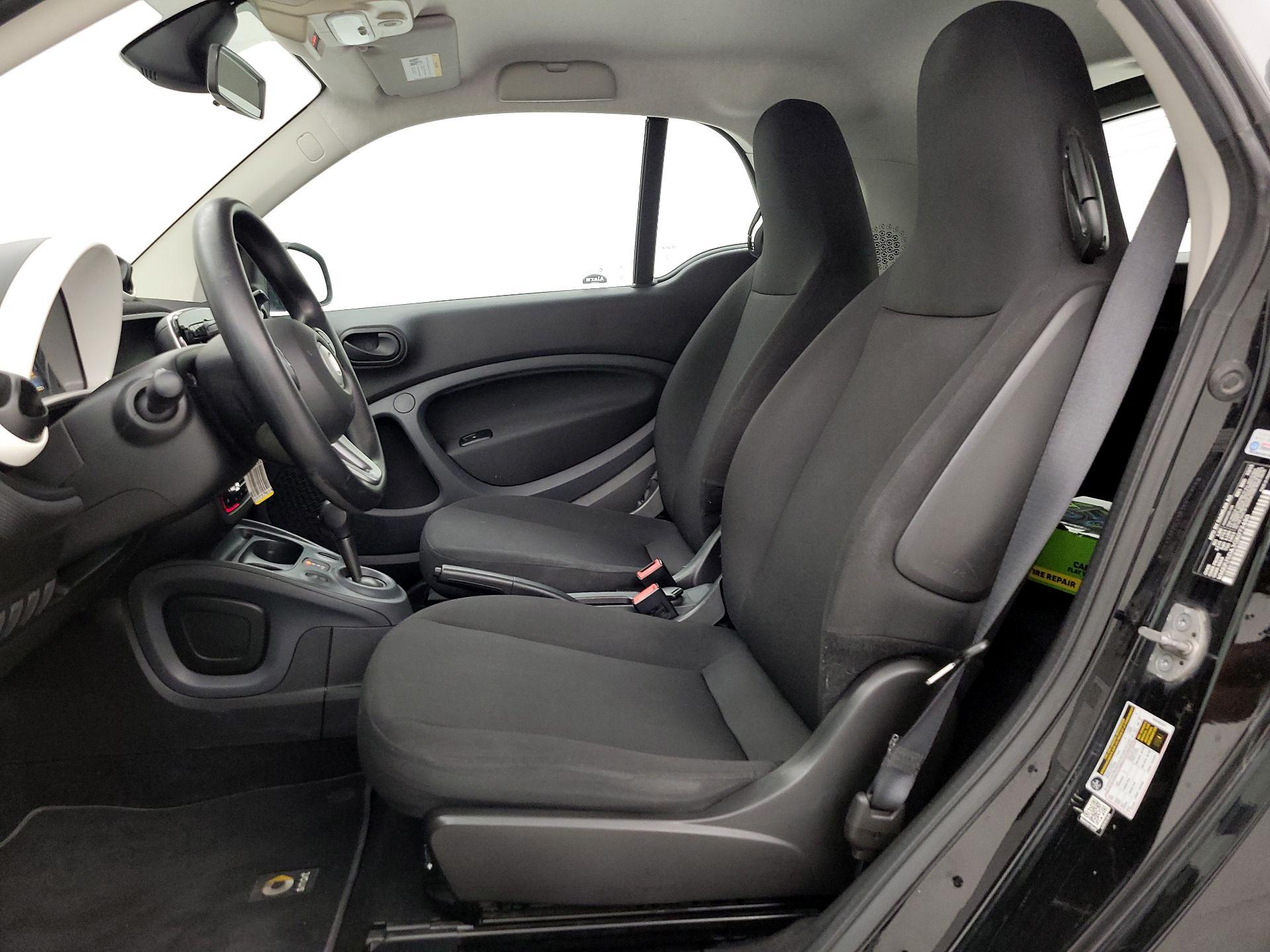 Thumbnail: 2016 smart fortwo - 11