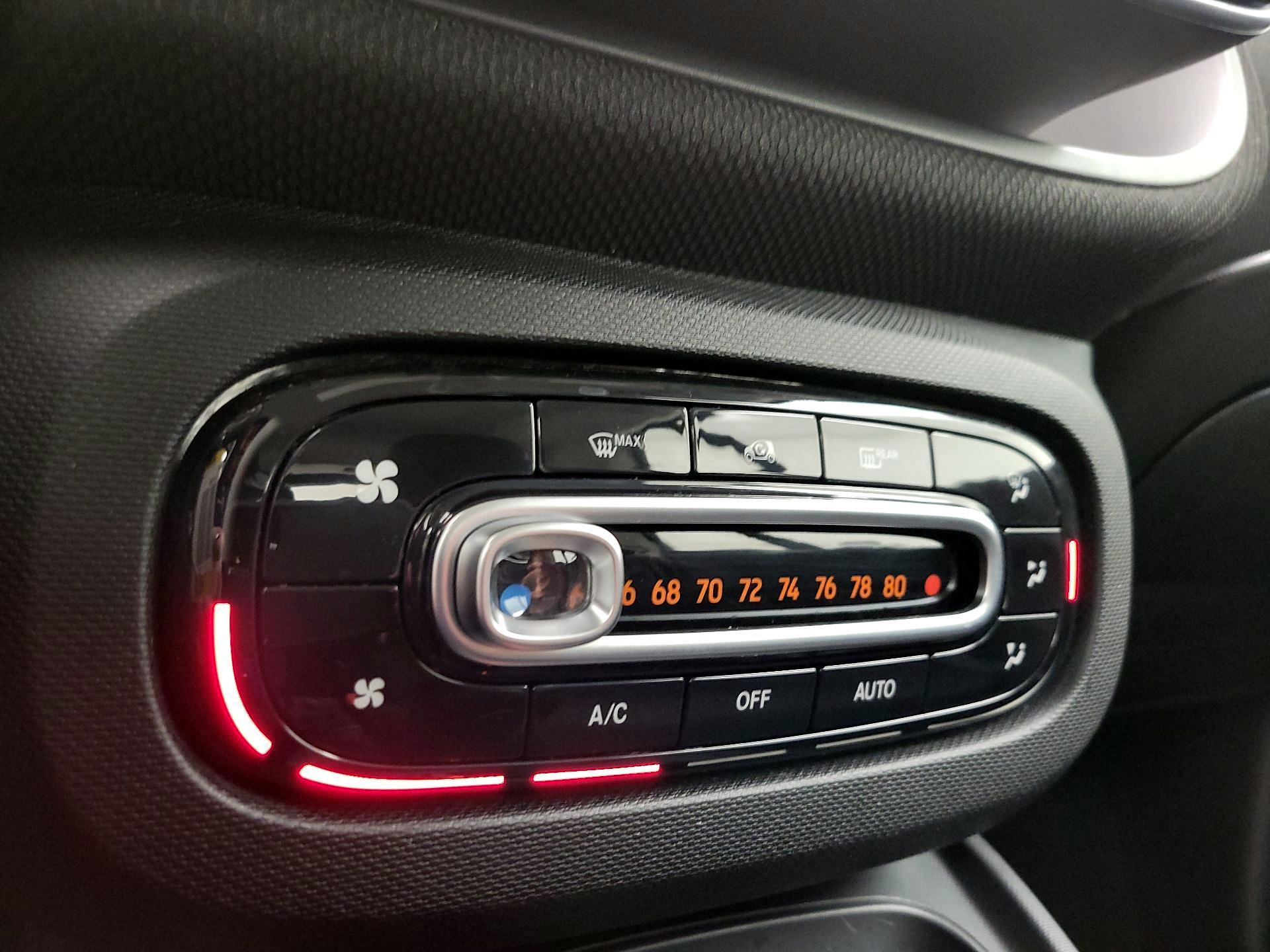 Thumbnail: 2016 smart fortwo - 15