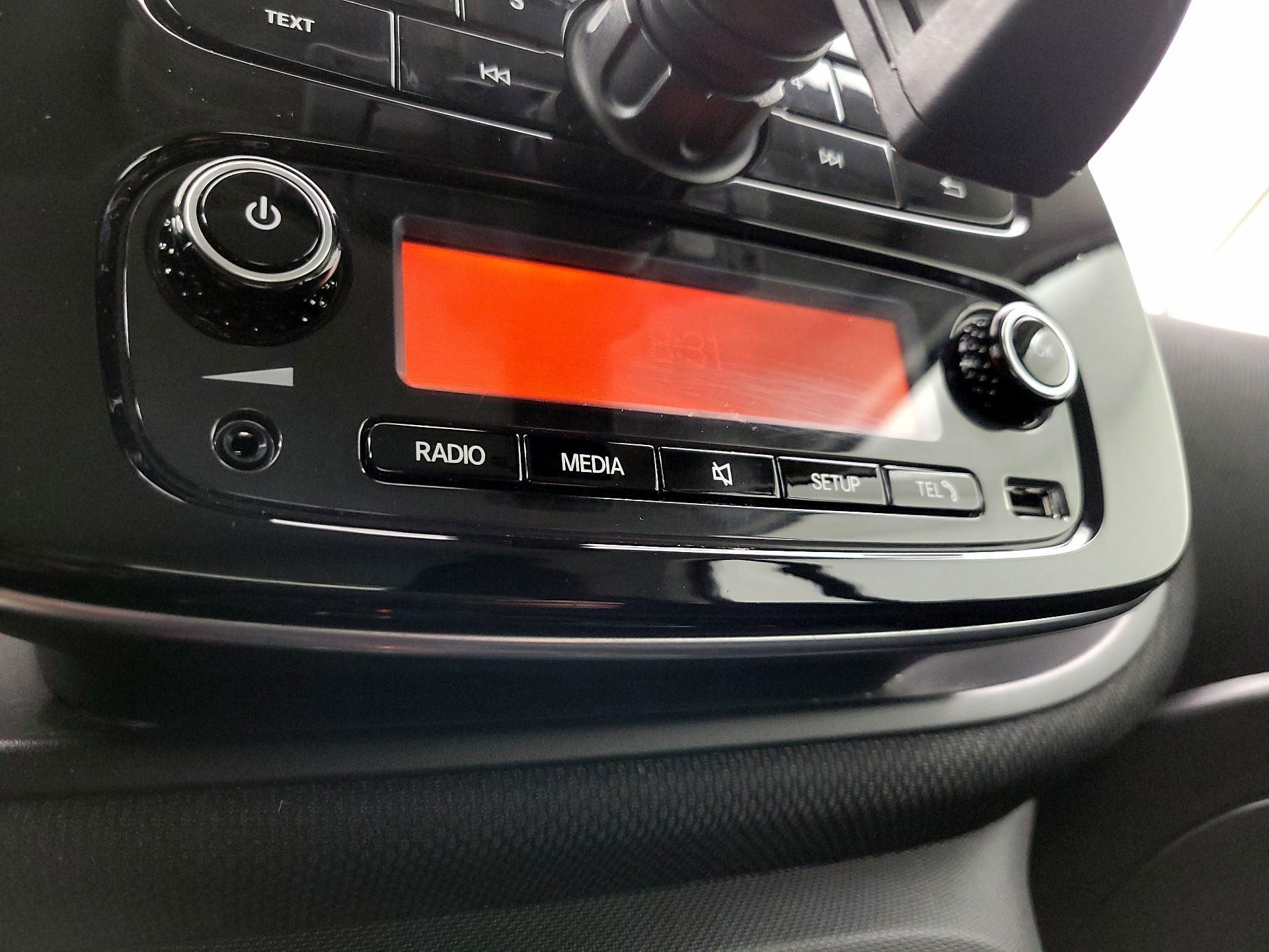 Thumbnail: 2016 smart fortwo - 17