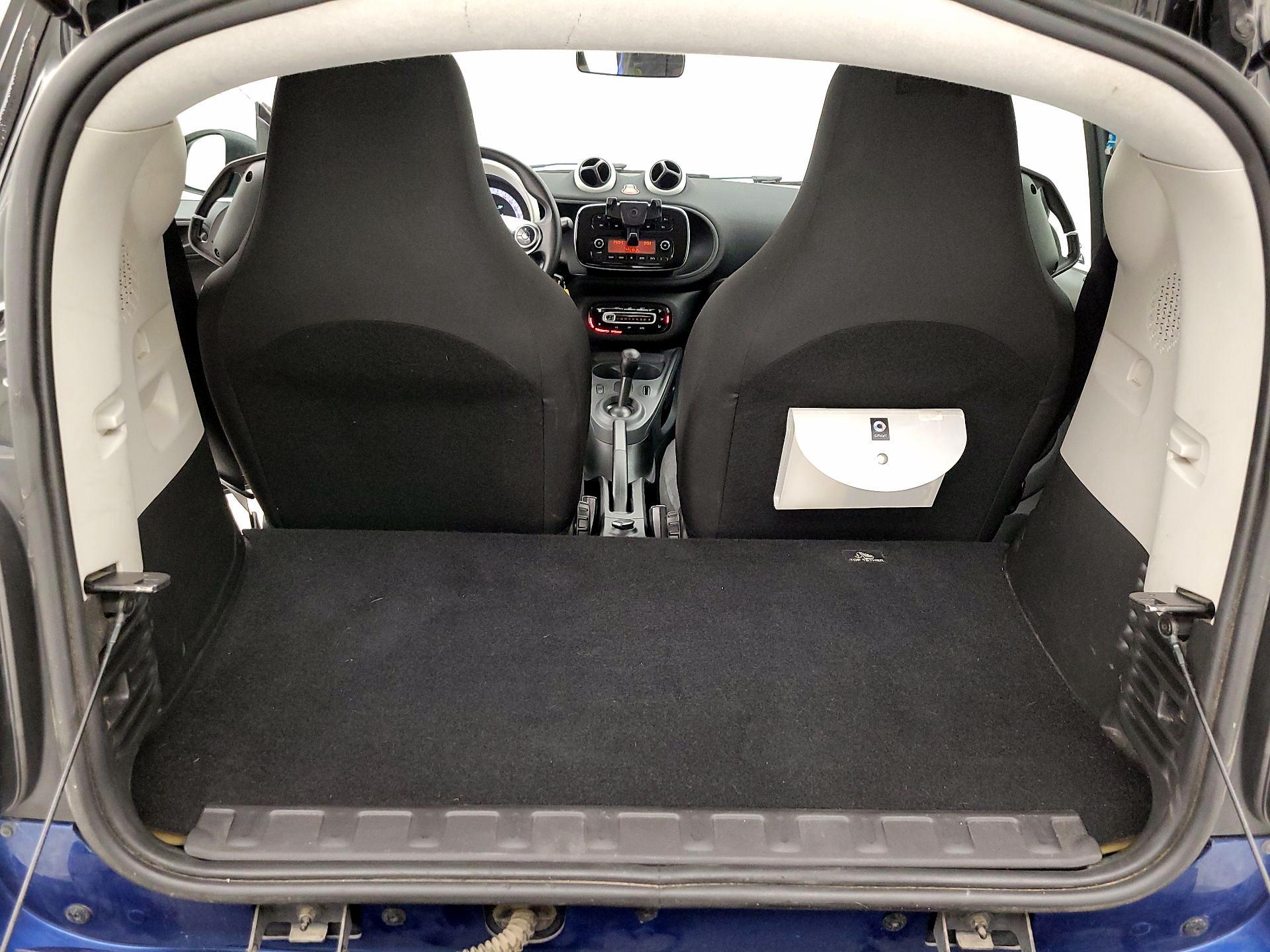 Thumbnail: 2016 smart fortwo - 18