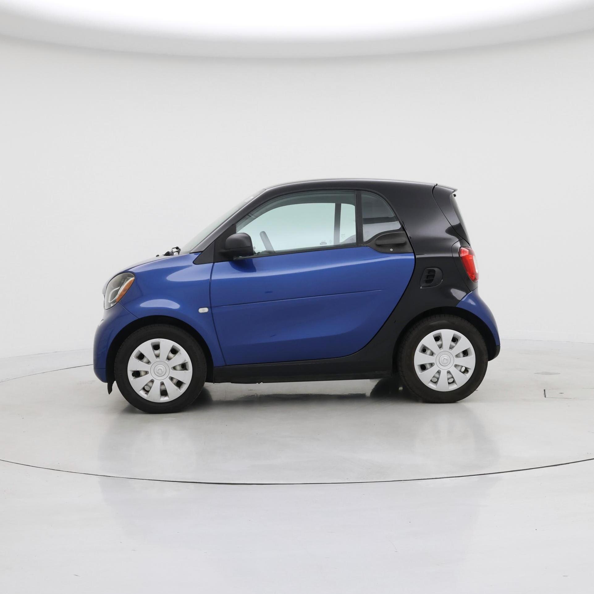 Thumbnail: 2016 smart fortwo - 3