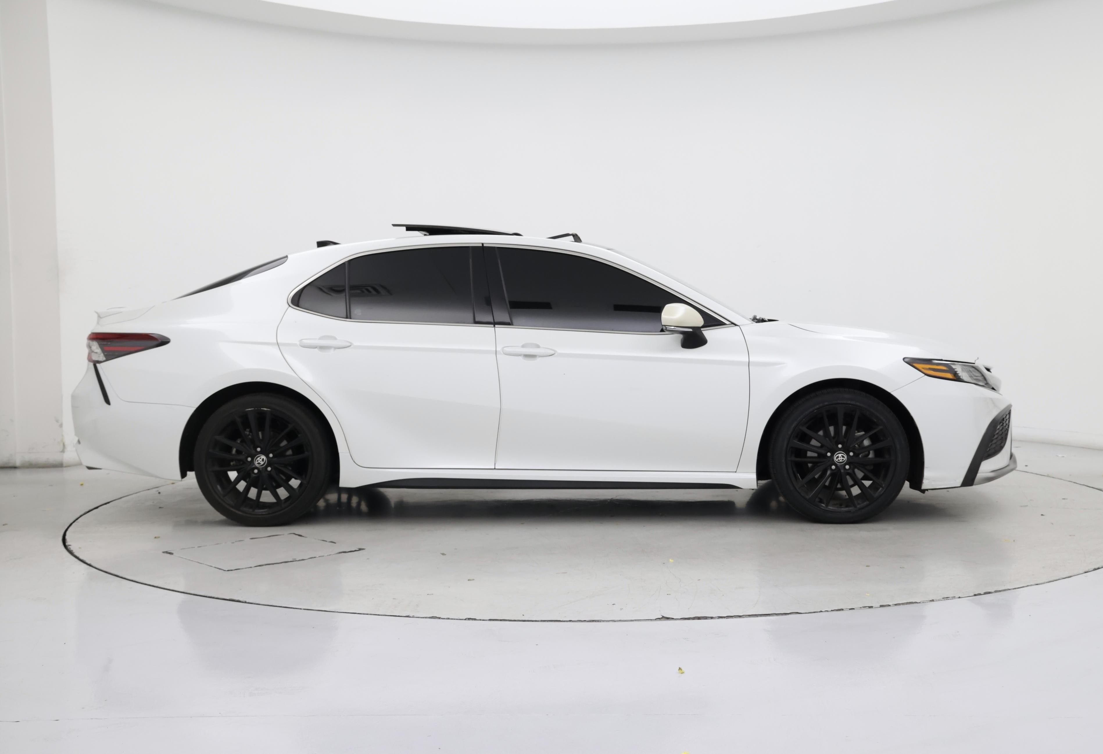Thumbnail: 2022 Toyota Camry - 7
