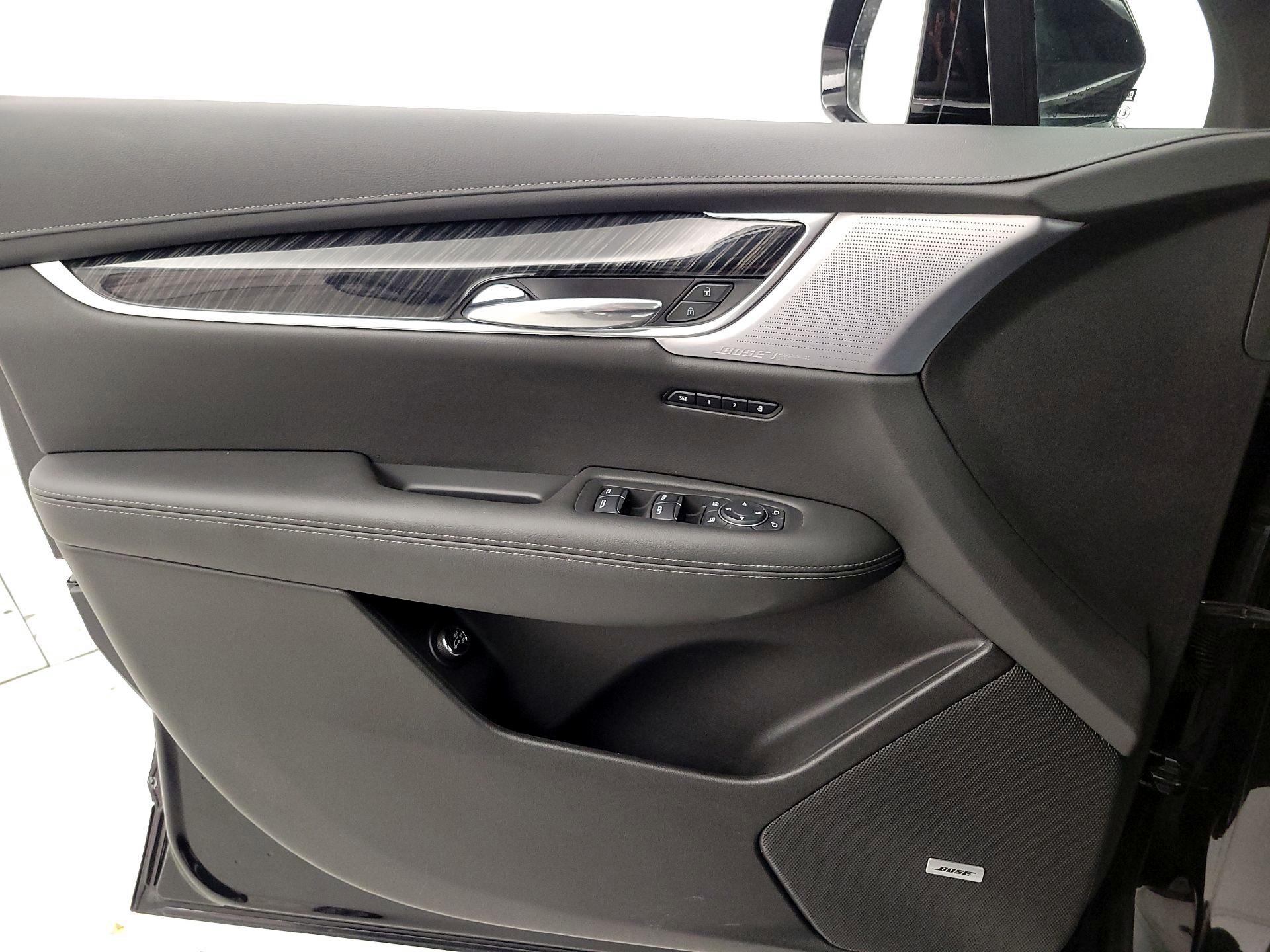 Thumbnail: 2024 Cadillac XT6 - 12
