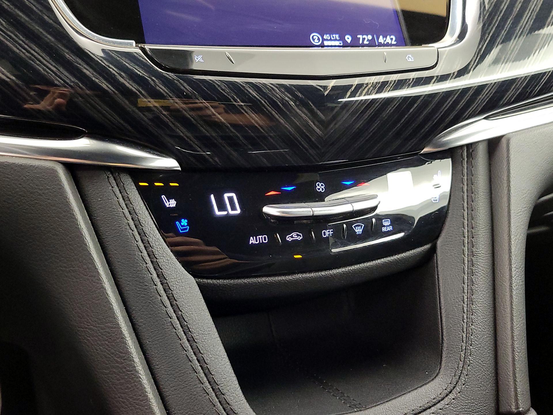 Thumbnail: 2024 Cadillac XT6 - 17