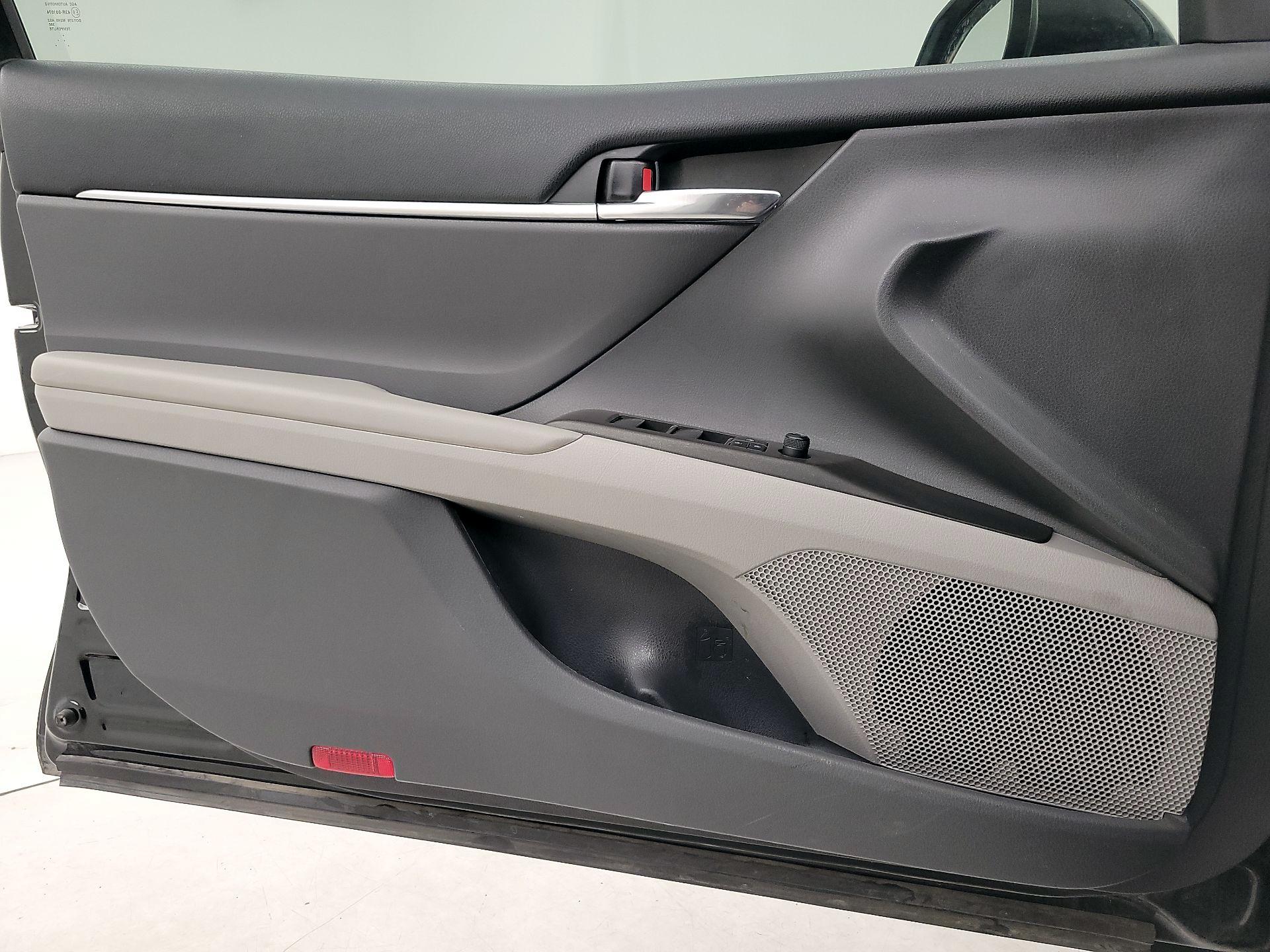 Thumbnail: 2022 Toyota Camry - 12