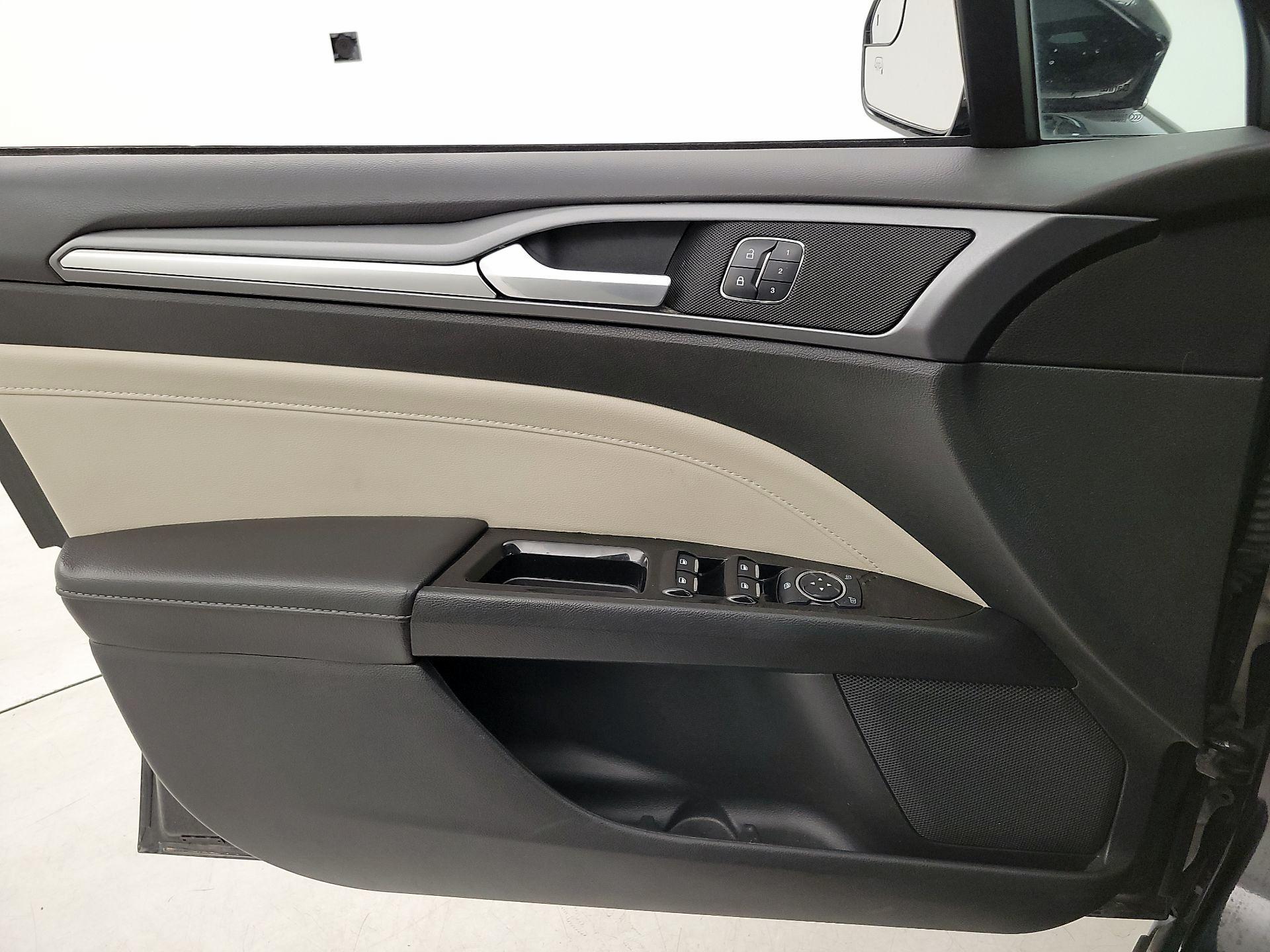 Thumbnail: 2015 Ford Fusion - 12