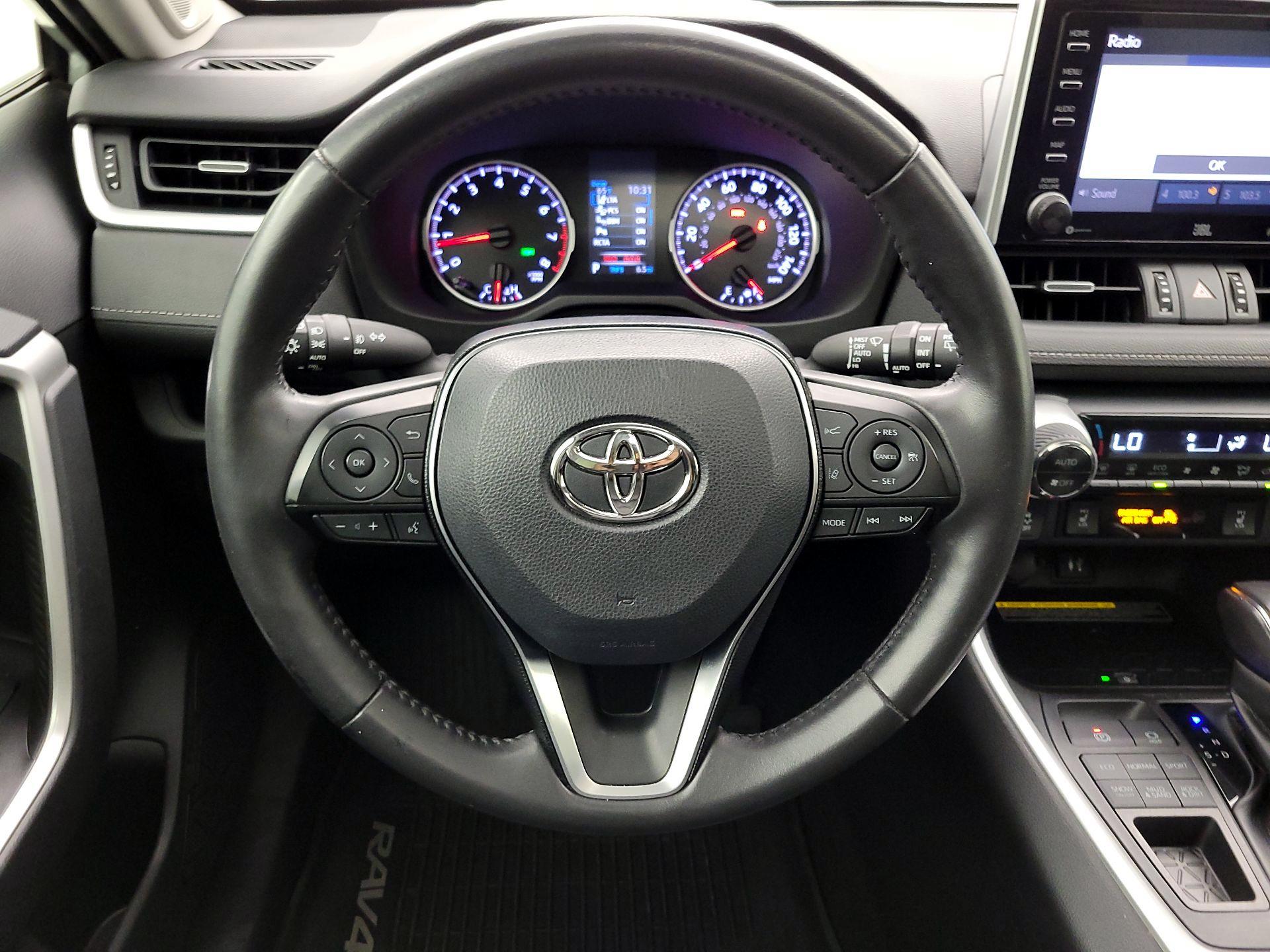 Thumbnail: 2019 Toyota RAV4 - 10