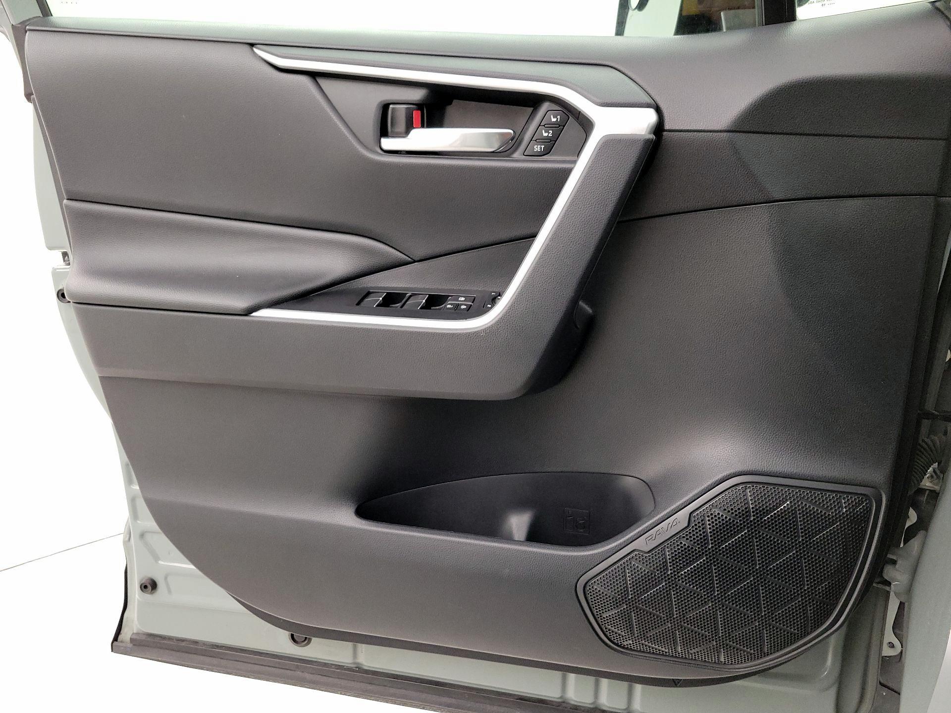 Thumbnail: 2019 Toyota RAV4 - 12