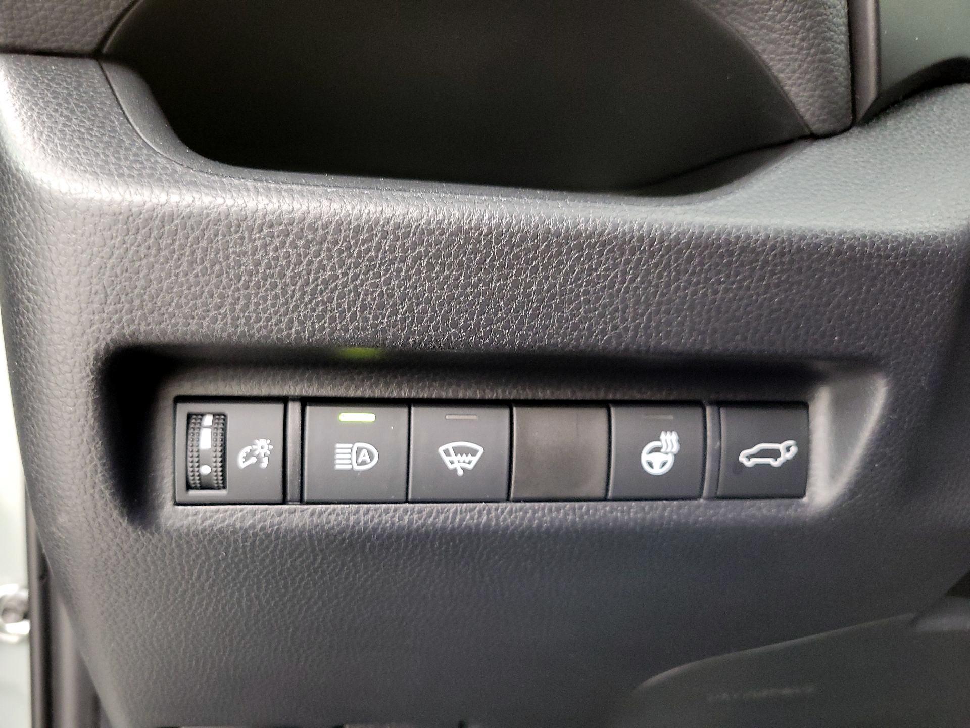 Thumbnail: 2019 Toyota RAV4 - 13