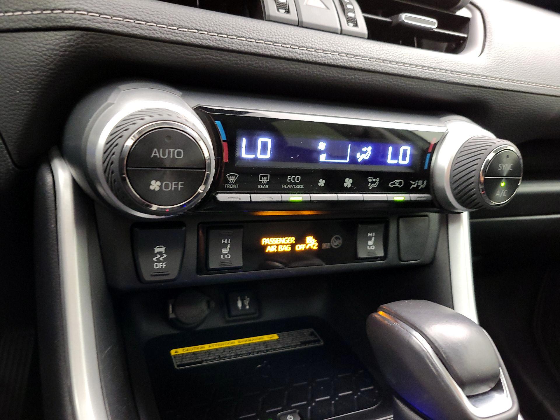 Thumbnail: 2019 Toyota RAV4 - 16