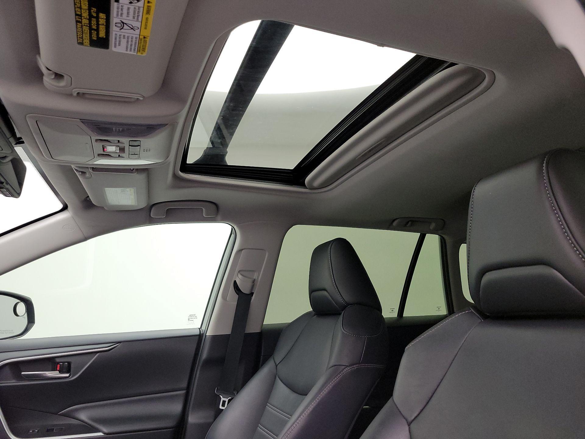 Thumbnail: 2019 Toyota RAV4 - 19