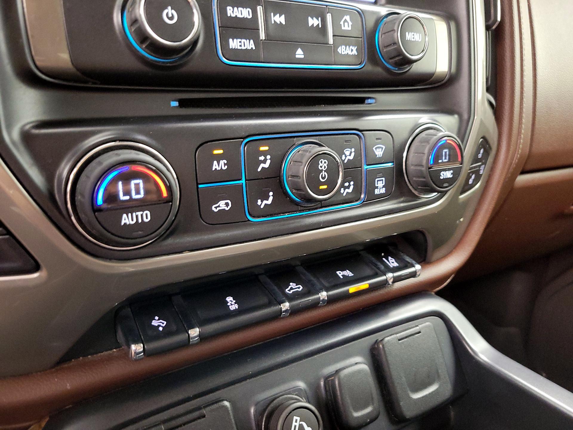 Thumbnail: 2015 Chevrolet Silverado 1500 - 16