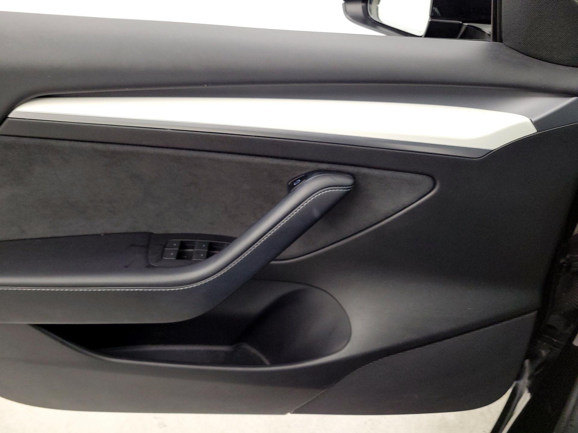 Thumbnail: 2022 Tesla Model 3 - 12
