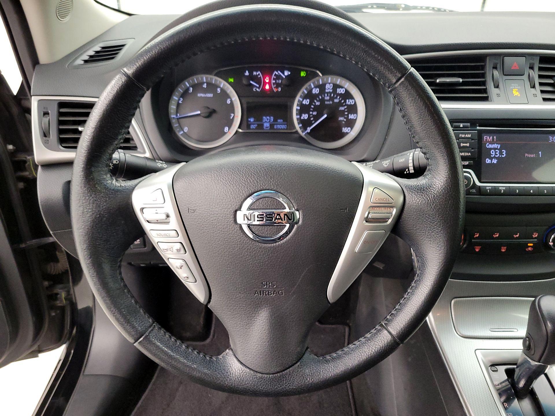 Thumbnail: 2015 Nissan Sentra - 10