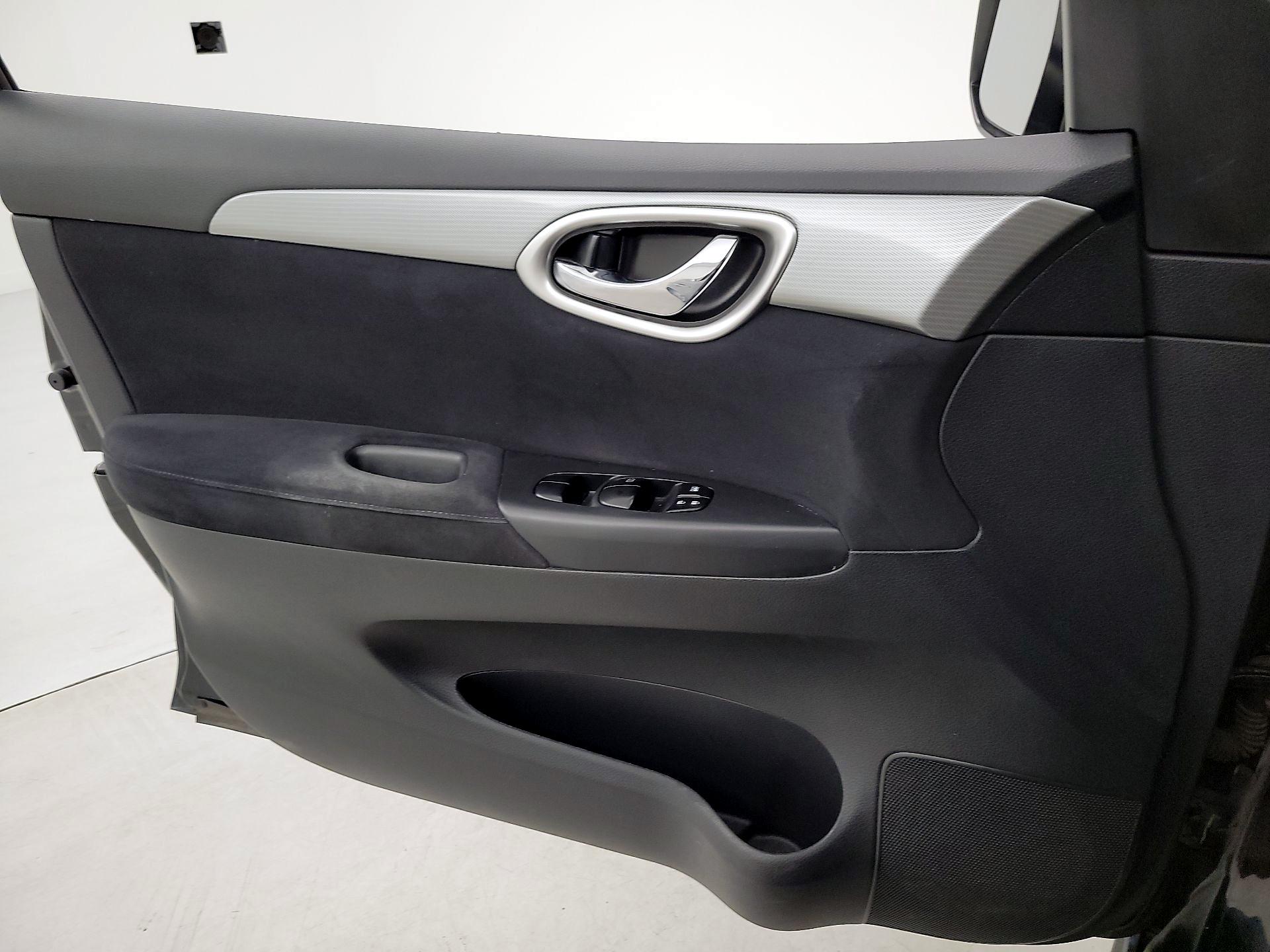 Thumbnail: 2015 Nissan Sentra - 12