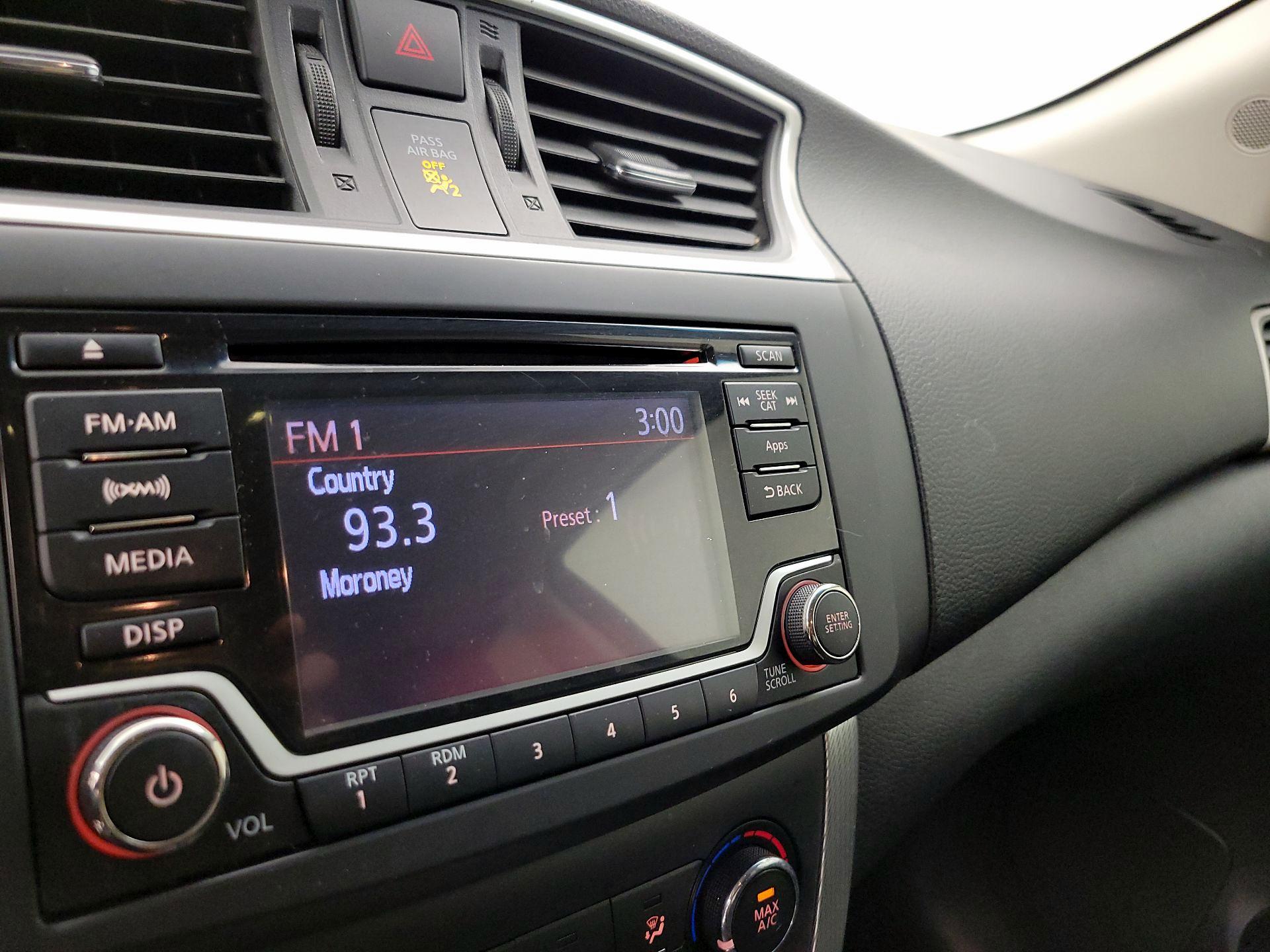 Thumbnail: 2015 Nissan Sentra - 15