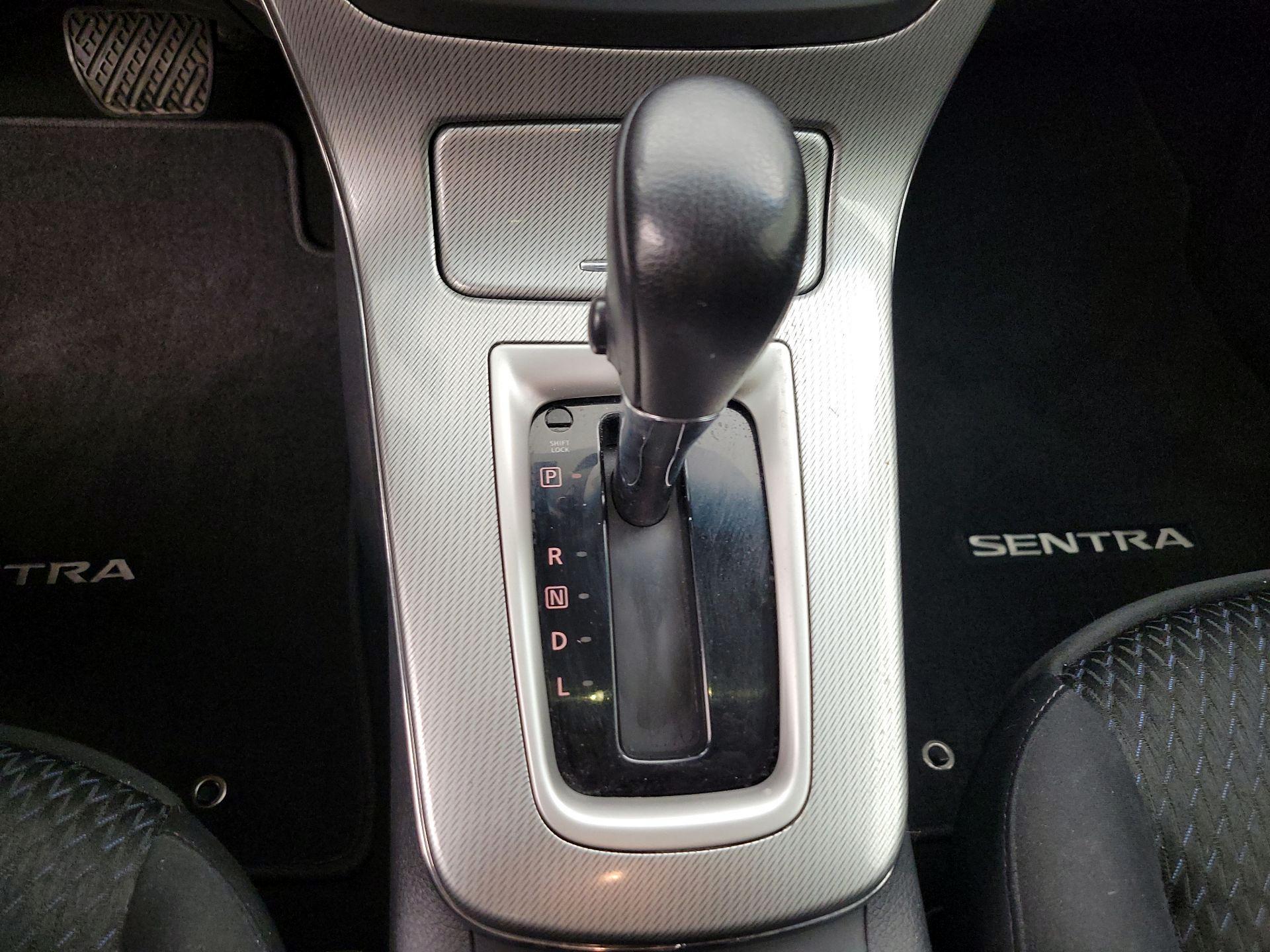 Thumbnail: 2015 Nissan Sentra - 17