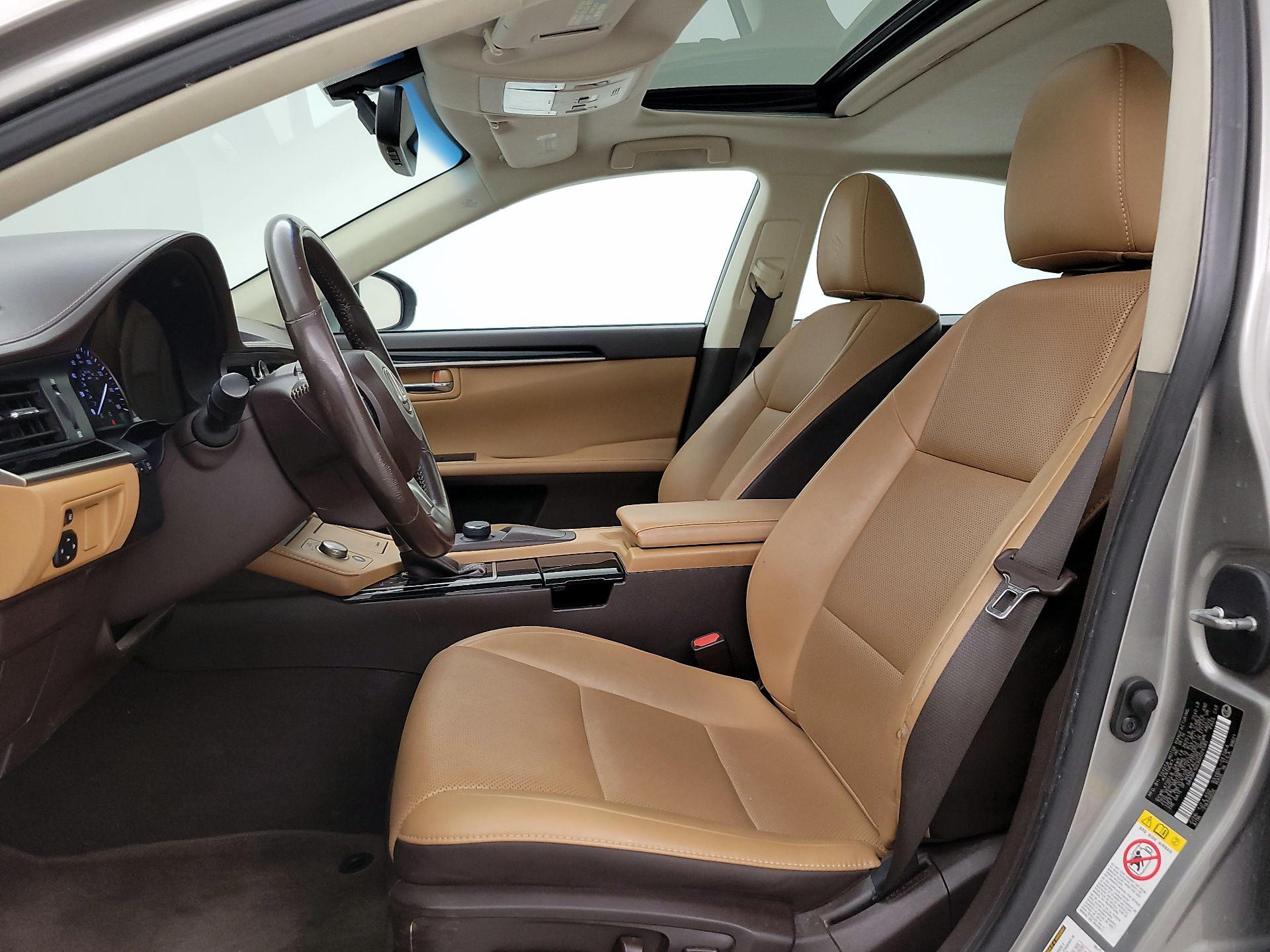 Thumbnail: 2016 Lexus ES - 11