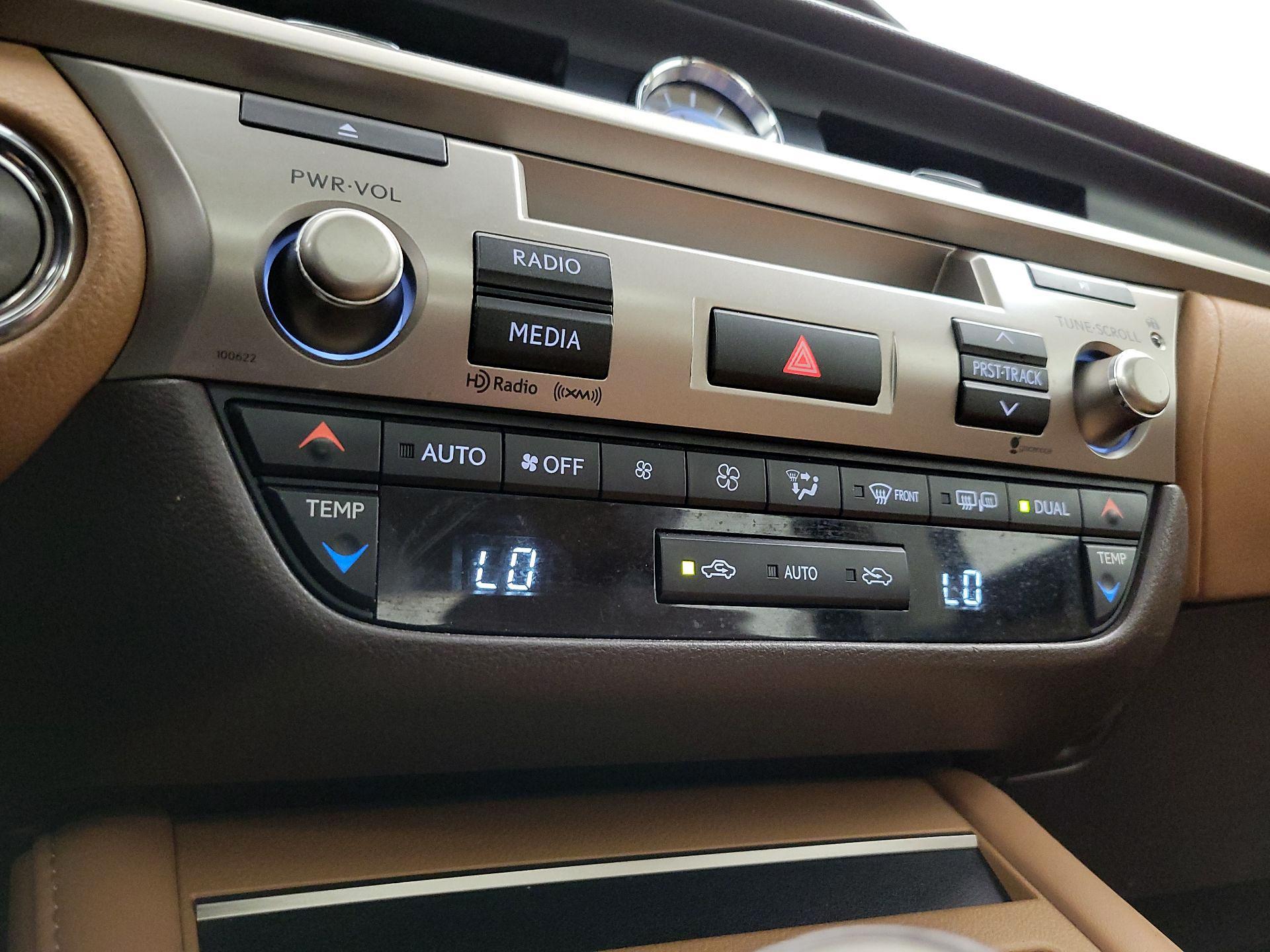 Thumbnail: 2016 Lexus ES - 16