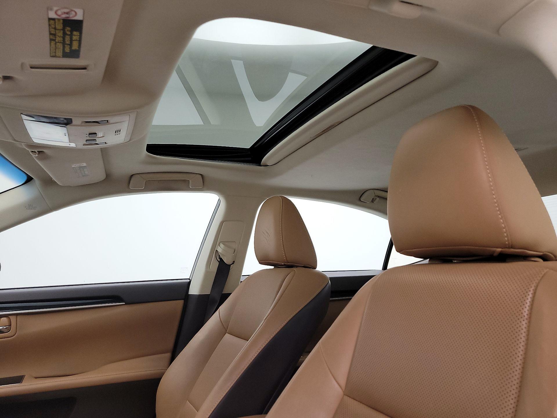 Thumbnail: 2016 Lexus ES - 19