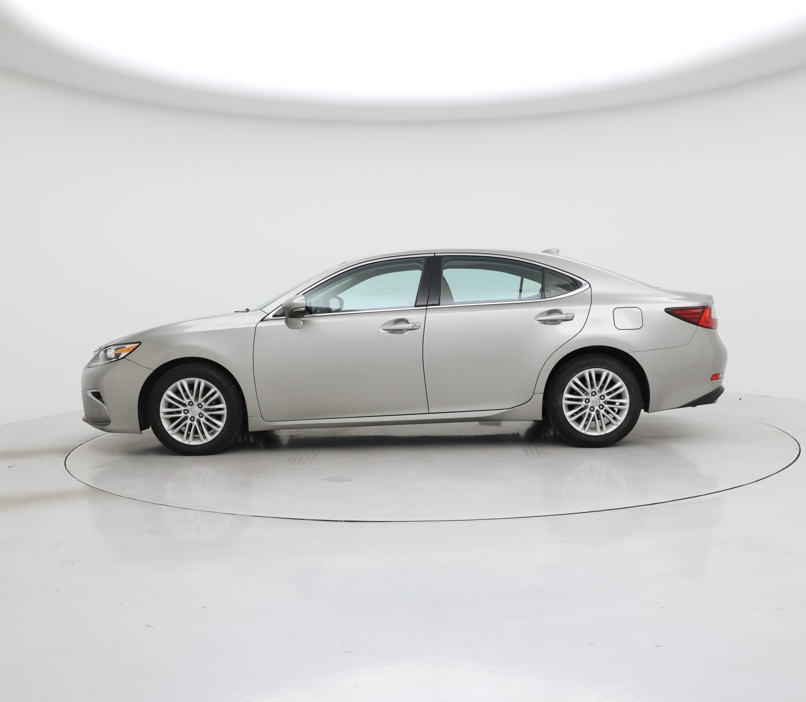 Thumbnail: 2016 Lexus ES - 3