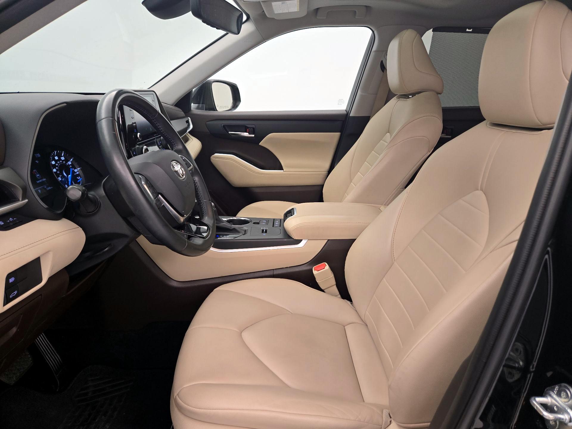 Thumbnail: 2021 Toyota Highlander - 11