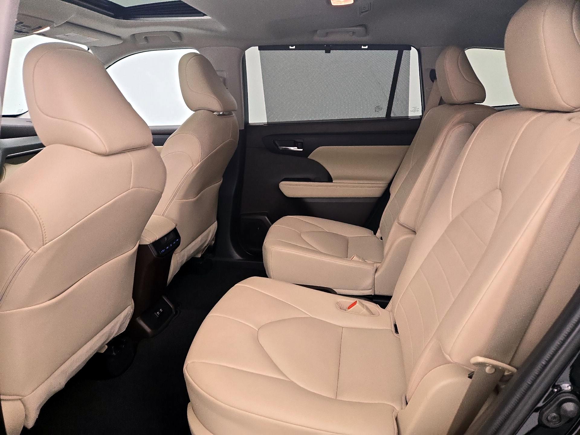 Thumbnail: 2021 Toyota Highlander - 20