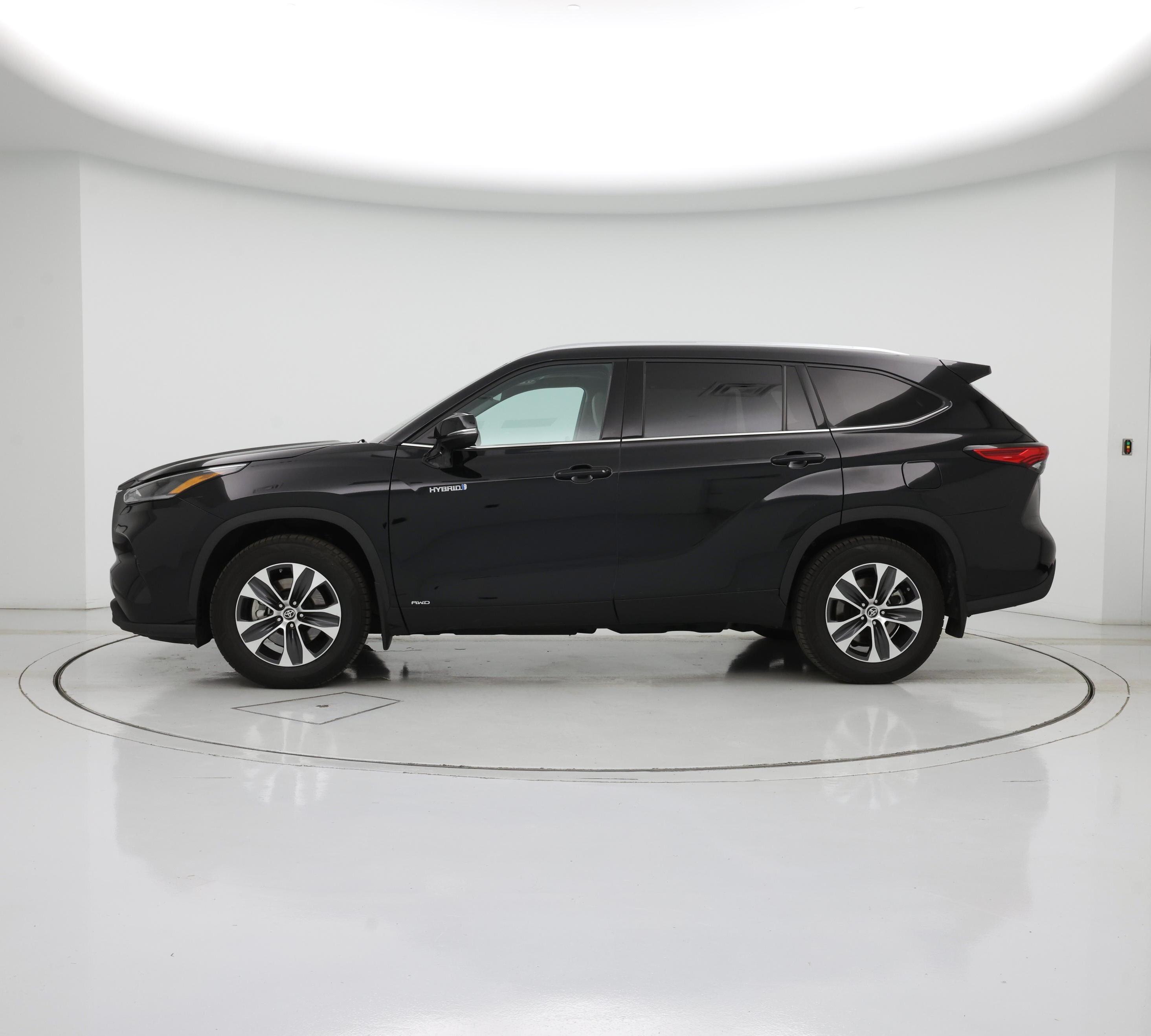 Thumbnail: 2021 Toyota Highlander - 3