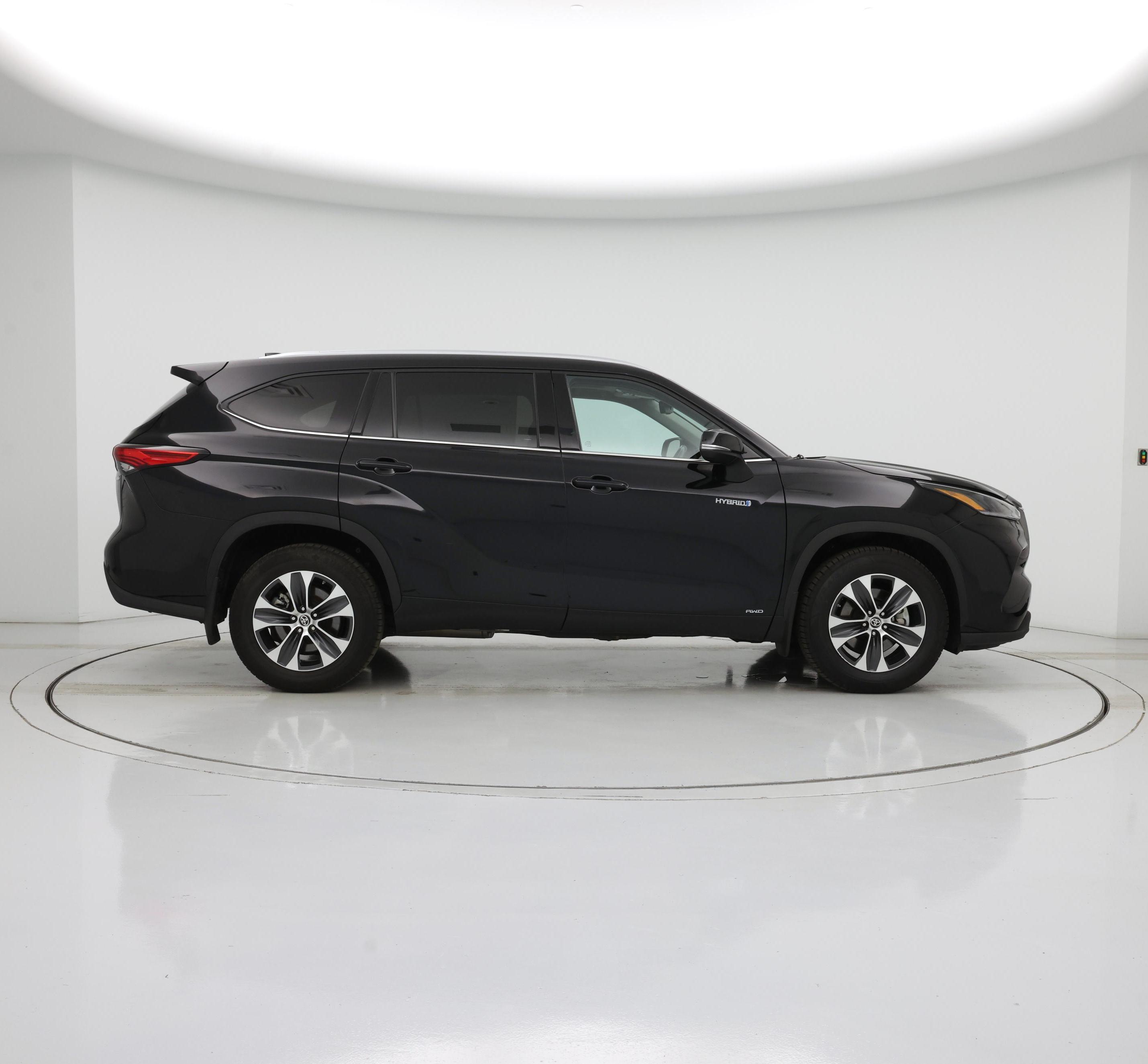 Thumbnail: 2021 Toyota Highlander - 7
