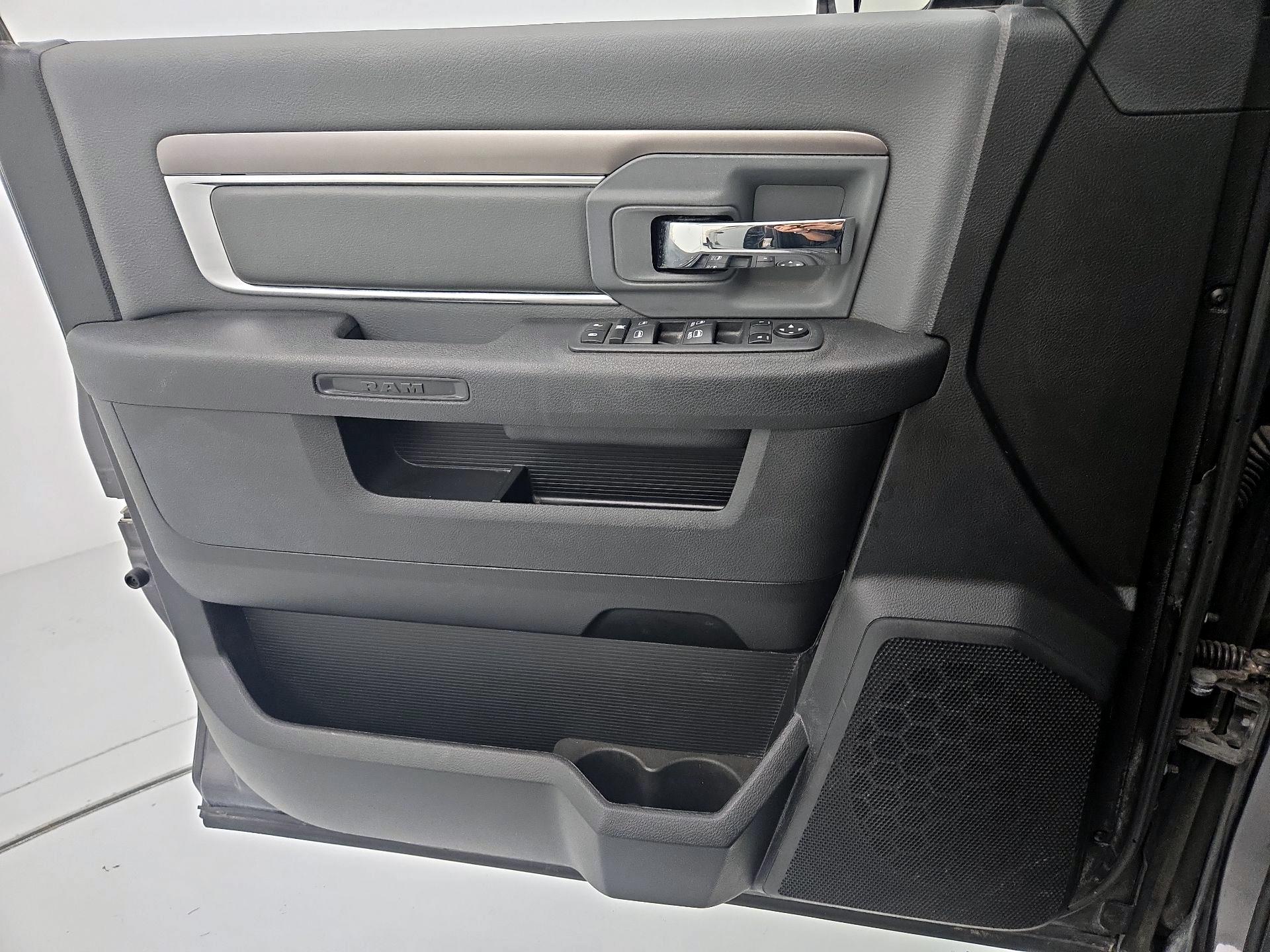 Thumbnail: 2023 RAM 1500 Classic - 12