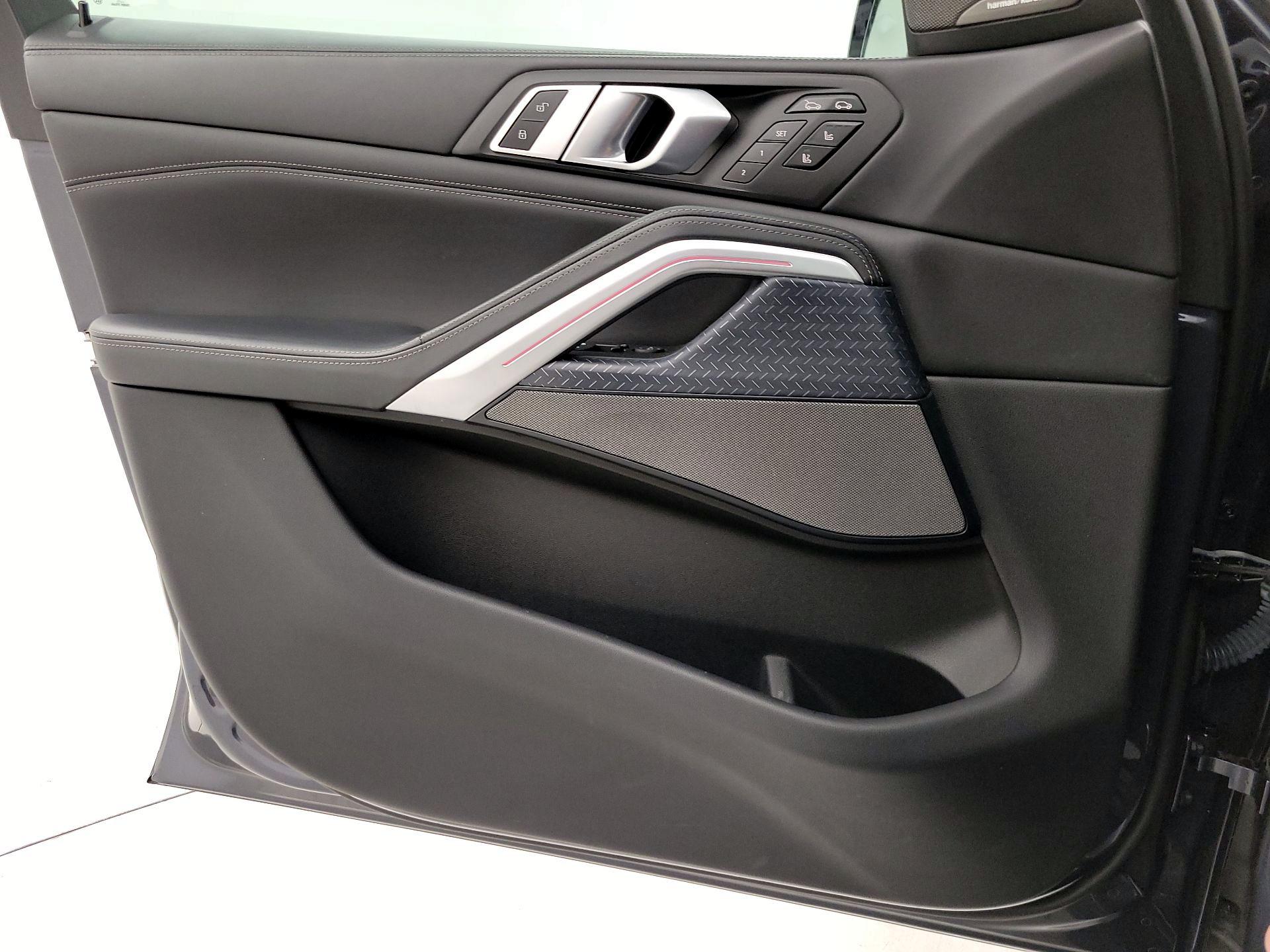 Thumbnail: 2020 BMW X6 - 12