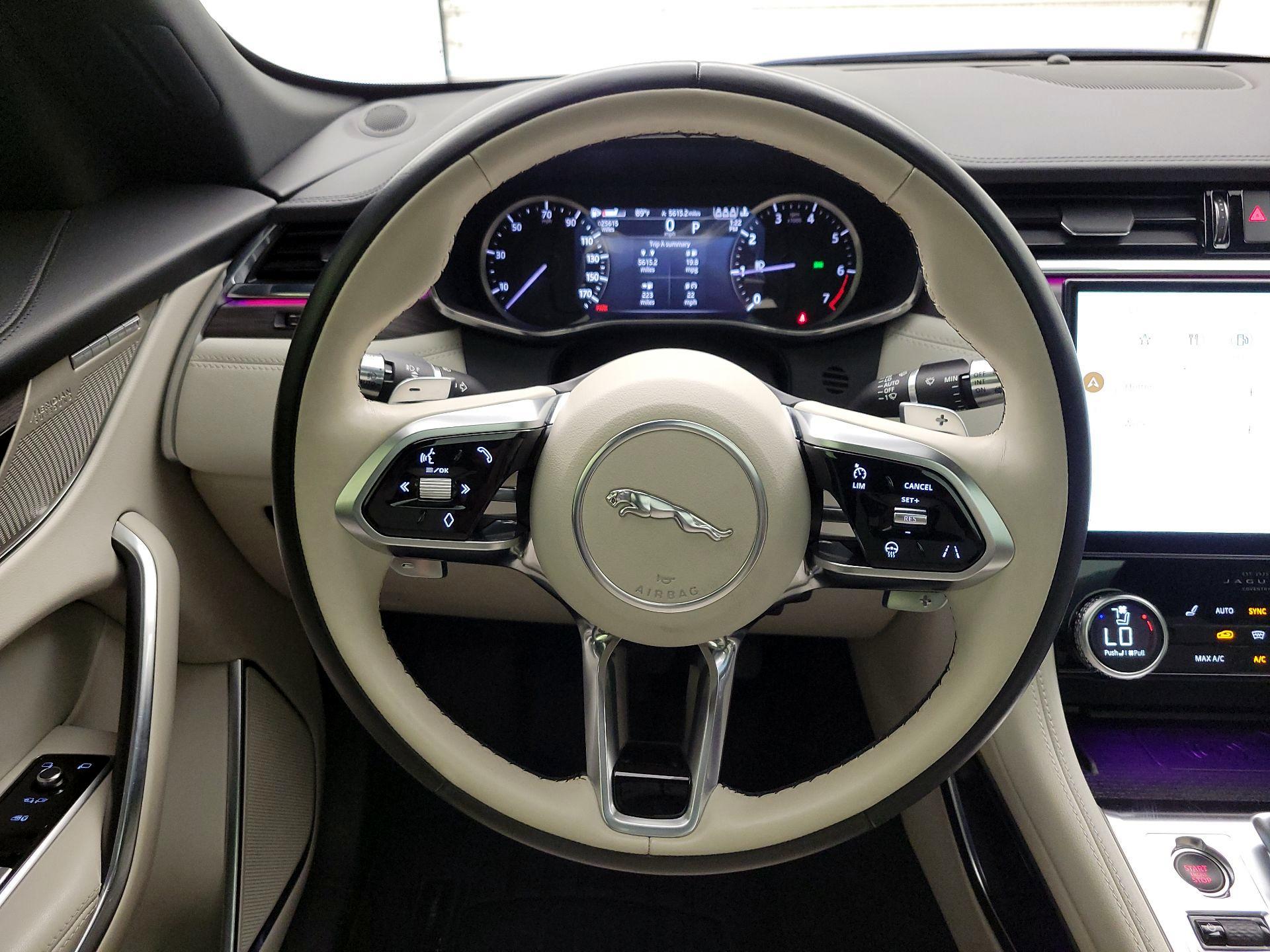 Thumbnail: 2022 Jaguar F-Pace - 10